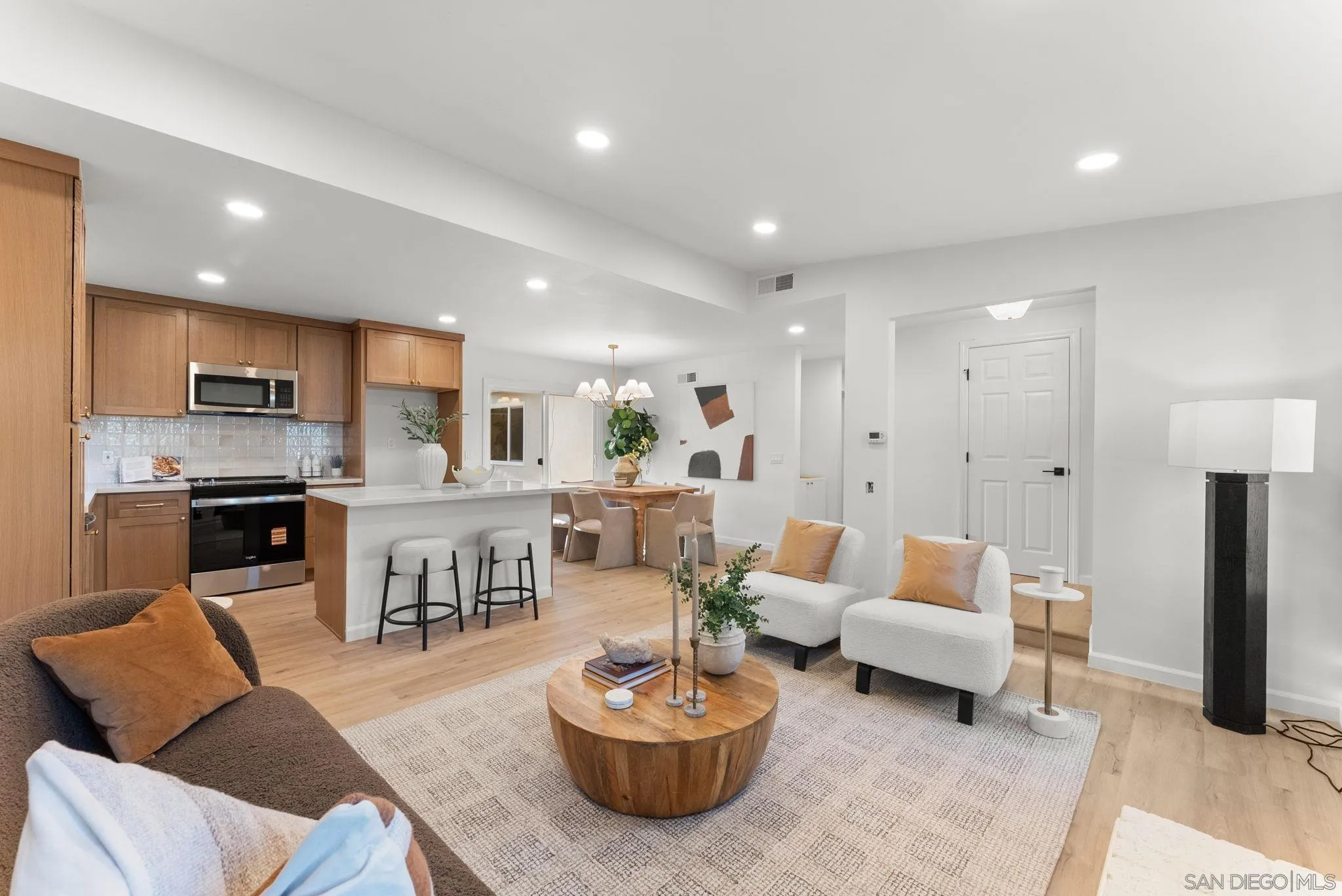 https://cdn.realtyfeed.com/cdn/127/260012531/536f73e5502e05180bcc14ca6665df19.webp