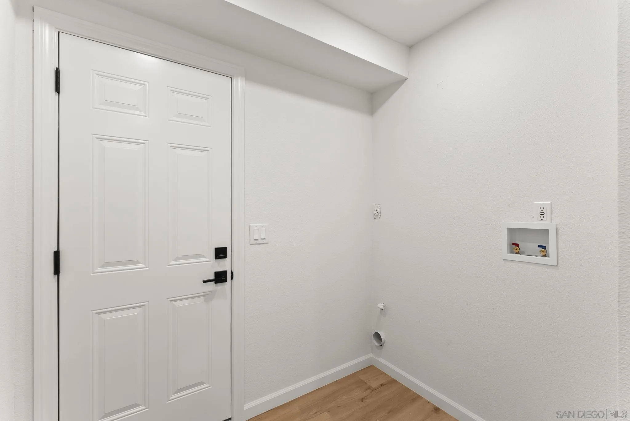 https://cdn.realtyfeed.com/cdn/127/260012531/6640783f56ee92a00dd2d65b49aaea70.webp
