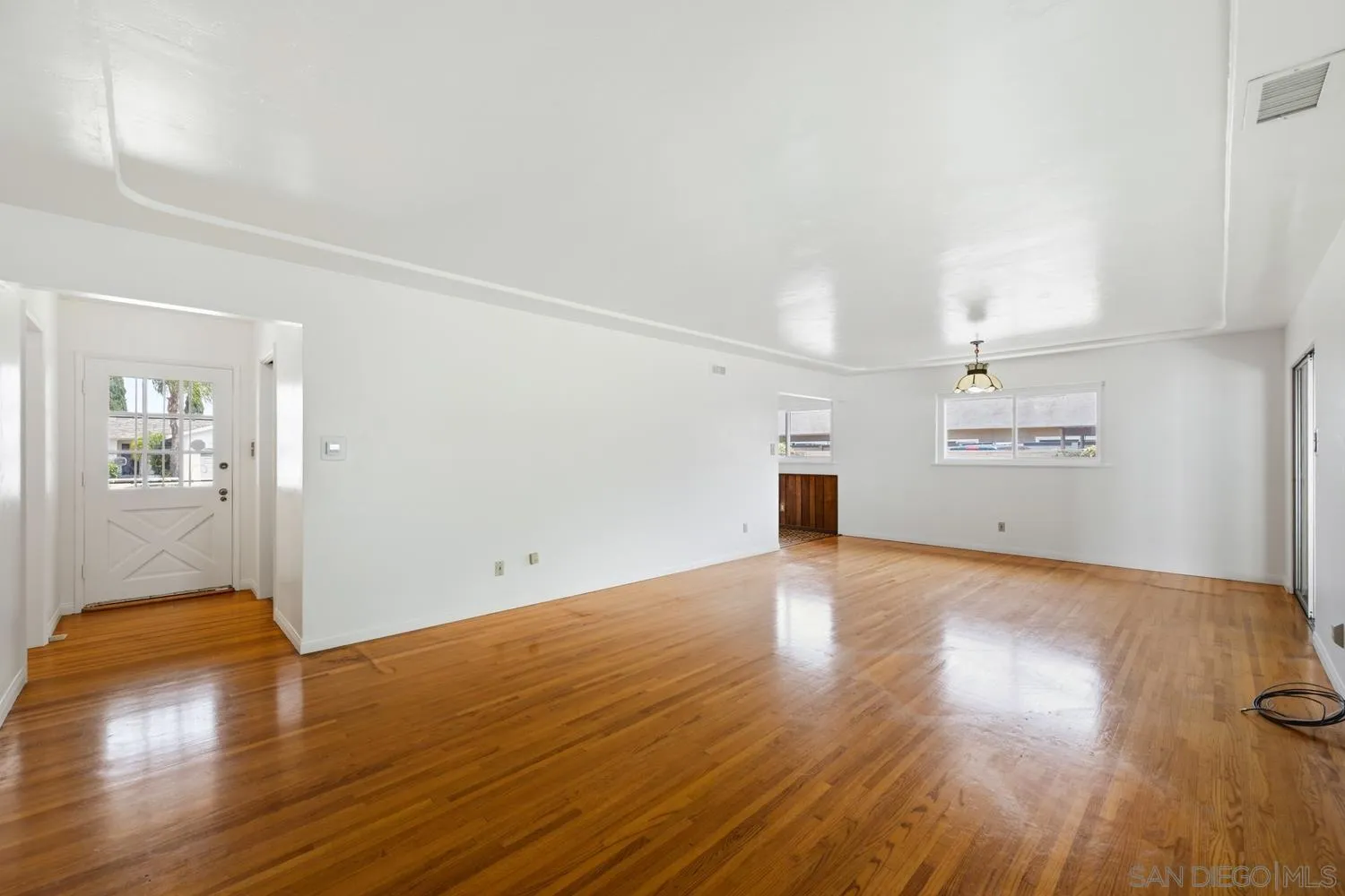 https://cdn.realtyfeed.com/cdn/127/260012532/45e61413e0be7dbebcbe2f8d0068f6d8.webp