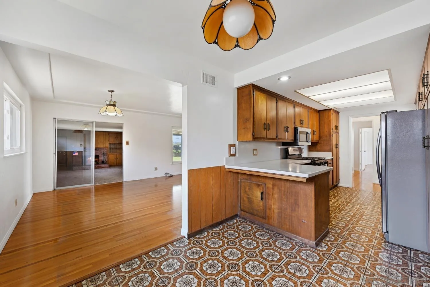 https://cdn.realtyfeed.com/cdn/127/260012532/6f3ef70b4ca44554ddb0404f8b37b8ab.webp