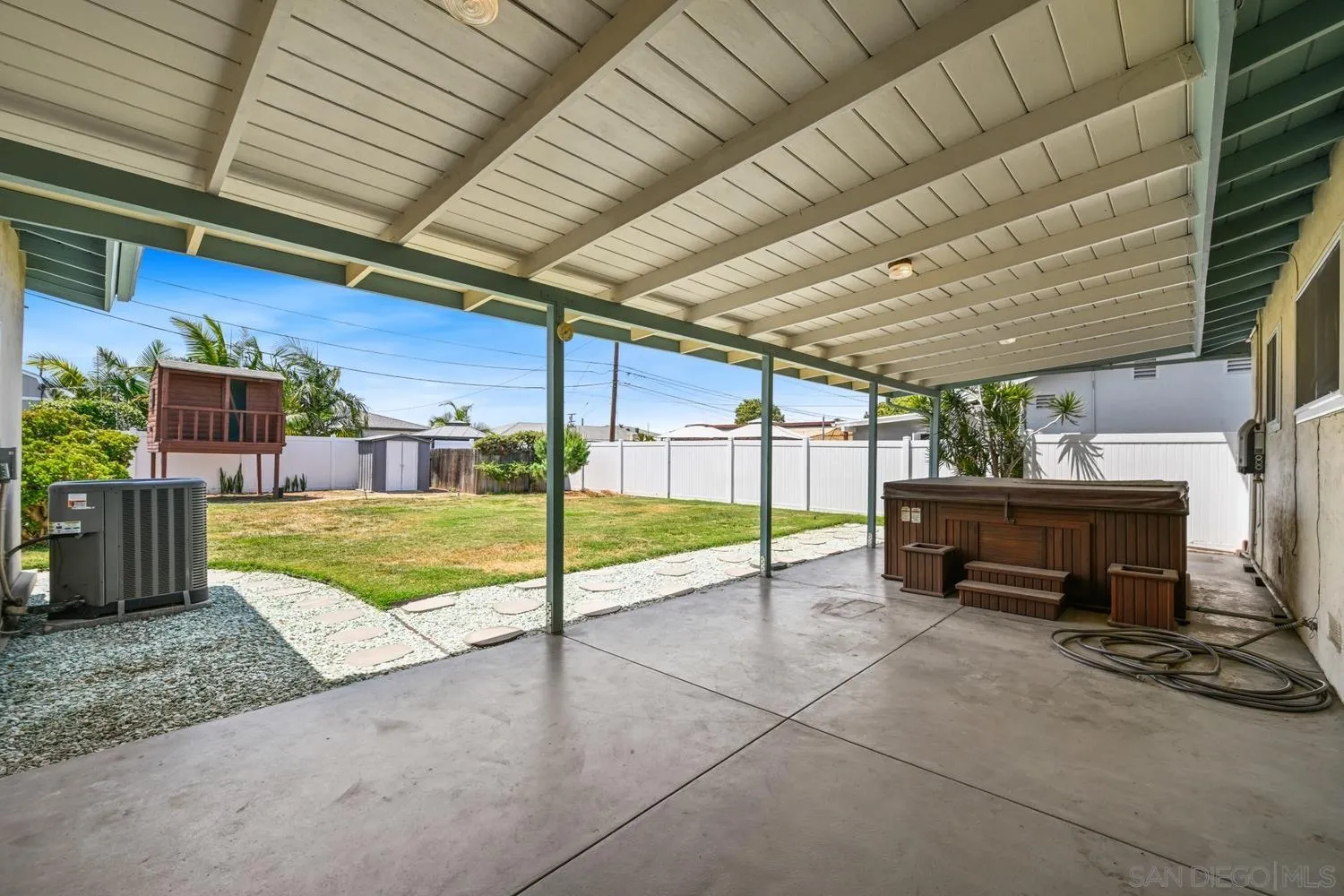 https://cdn.realtyfeed.com/cdn/127/260012532/9dc8935b3eba1a433960264bbb2876b0.webp