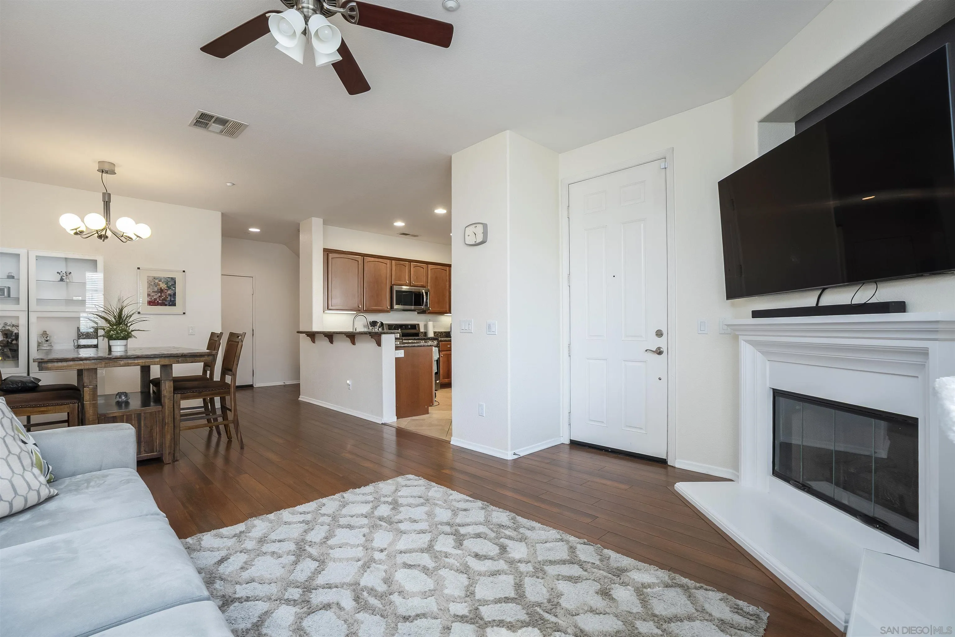 Photo #5: 260012535 Listing: Photo #5