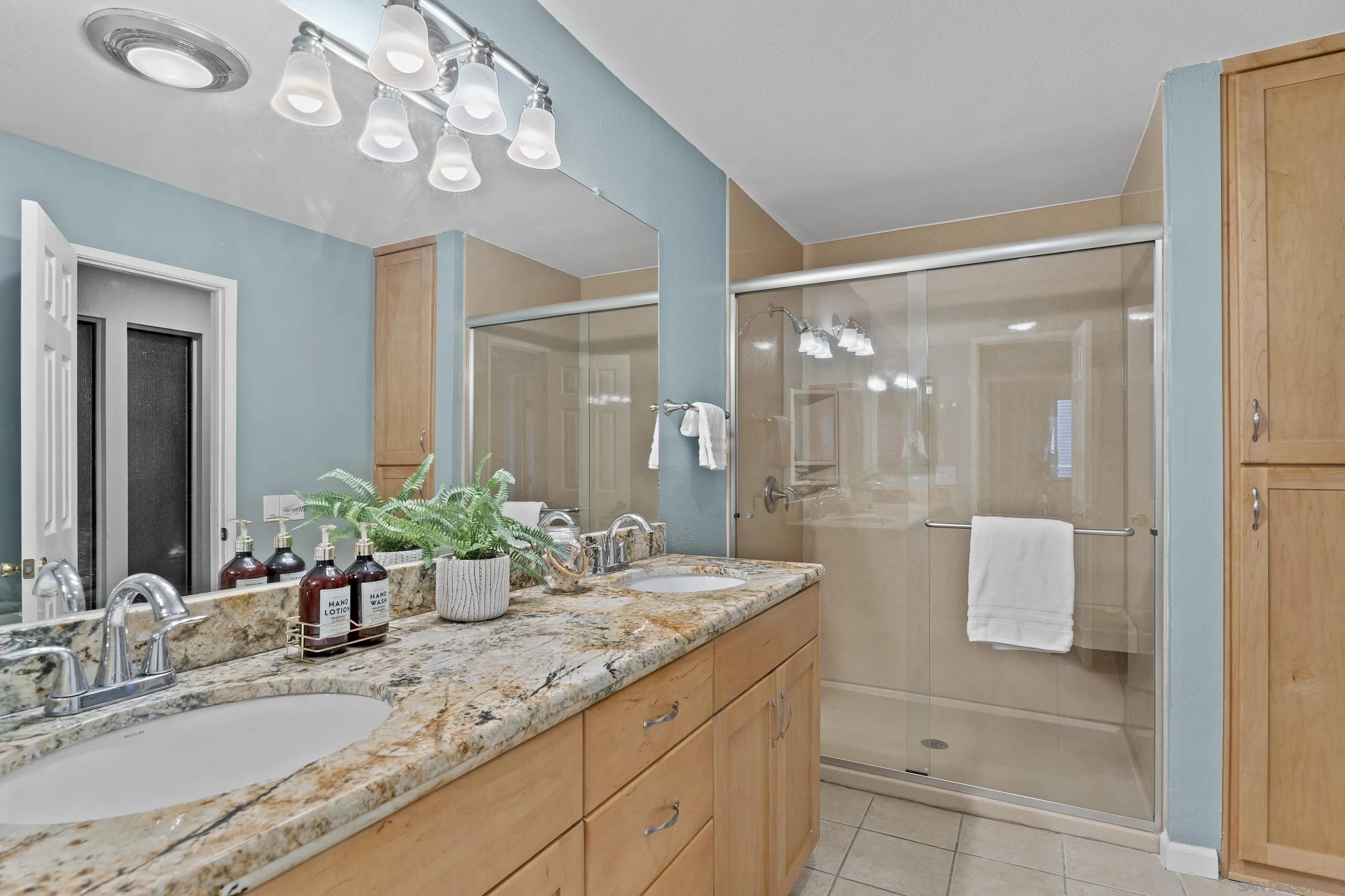 Photo #12: 260012536 Listing: Photo #12