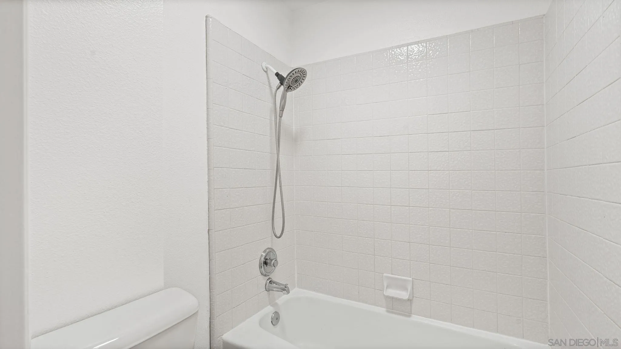 https://cdn.realtyfeed.com/cdn/127/260012543/0c7b273615f90bef6de139517daf05c3.webp