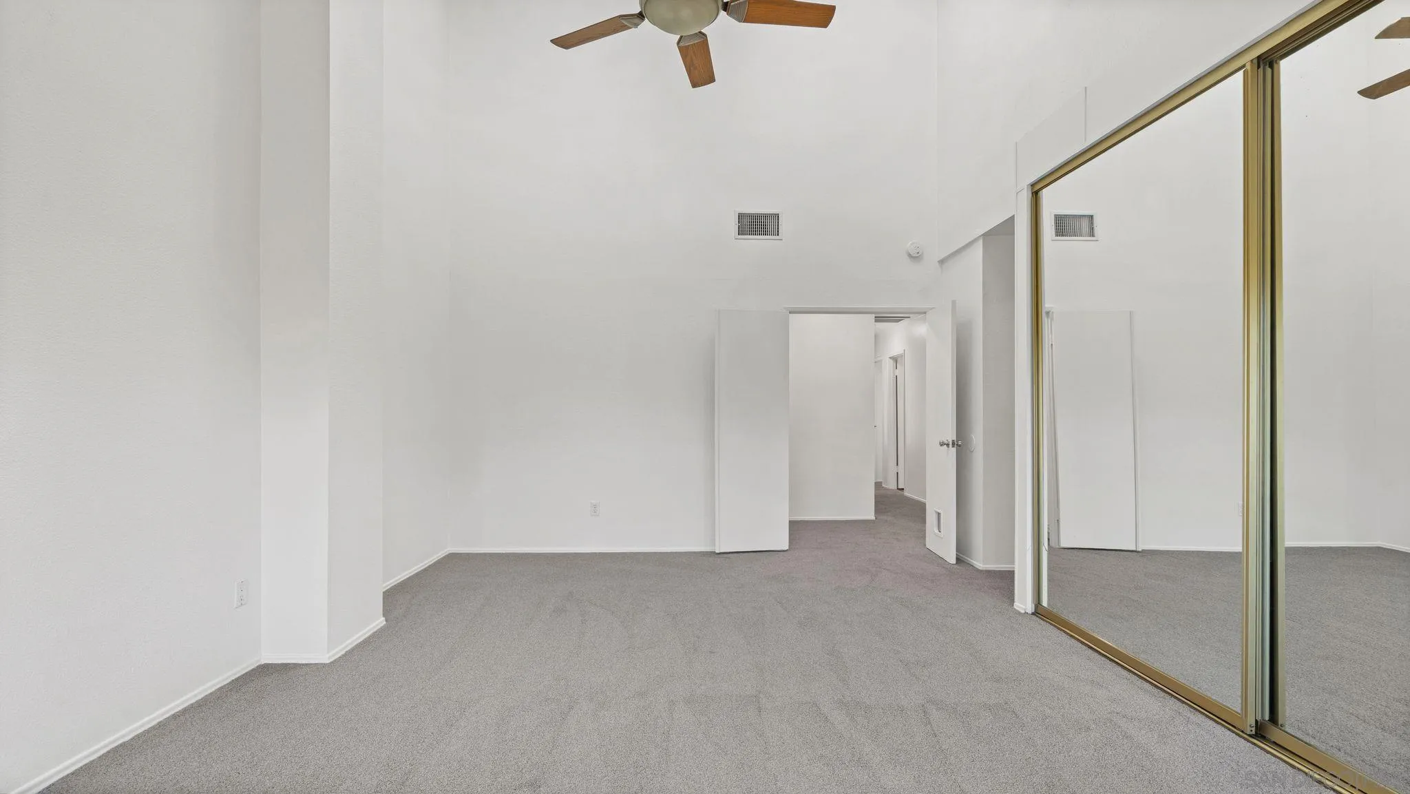 https://cdn.realtyfeed.com/cdn/127/260012543/379a007343d1c00927aa6ca381ea209c.webp