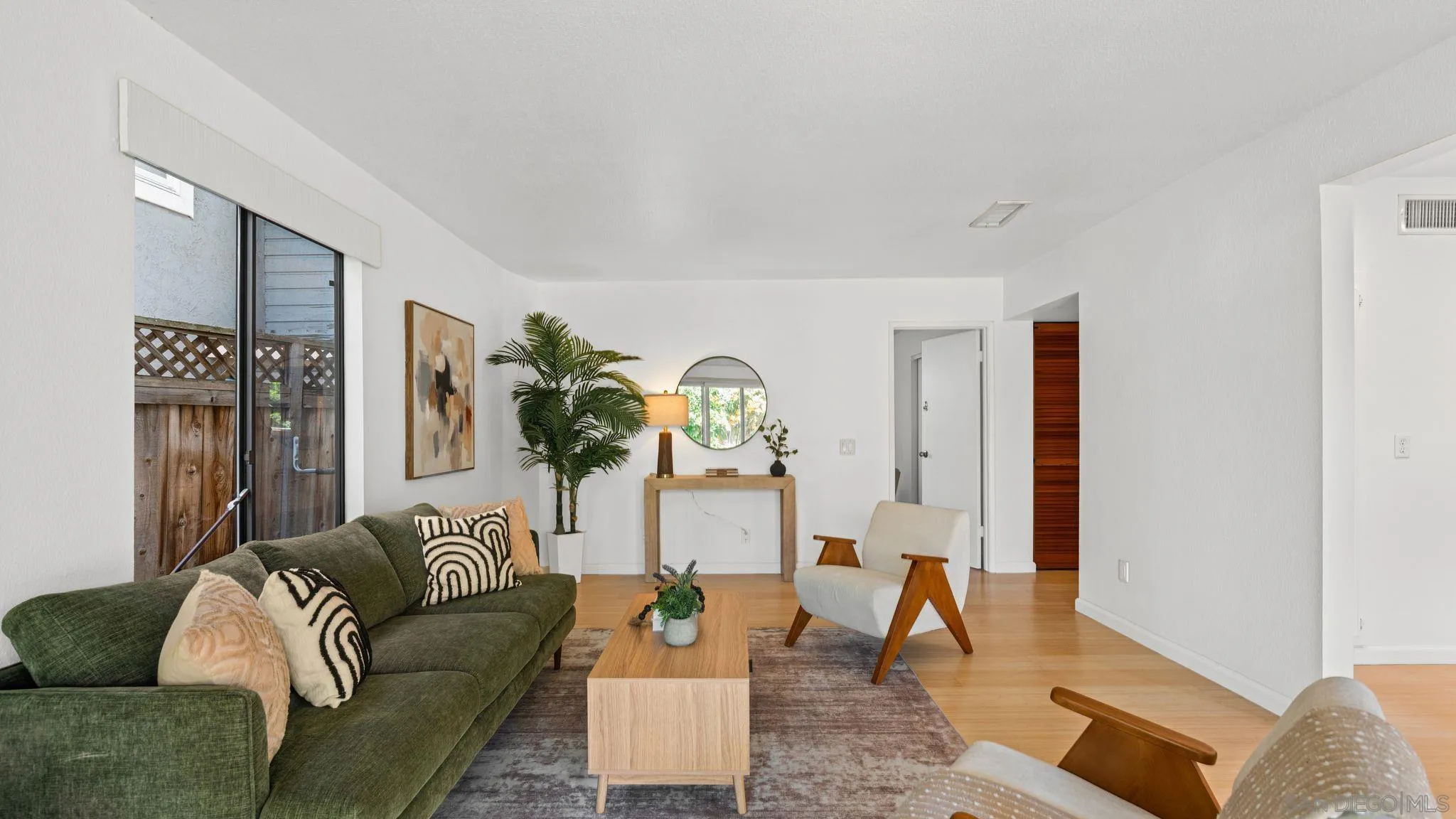 https://cdn.realtyfeed.com/cdn/127/260012543/4d85f05ba9bbbc311099c6b486e96ad0.webp