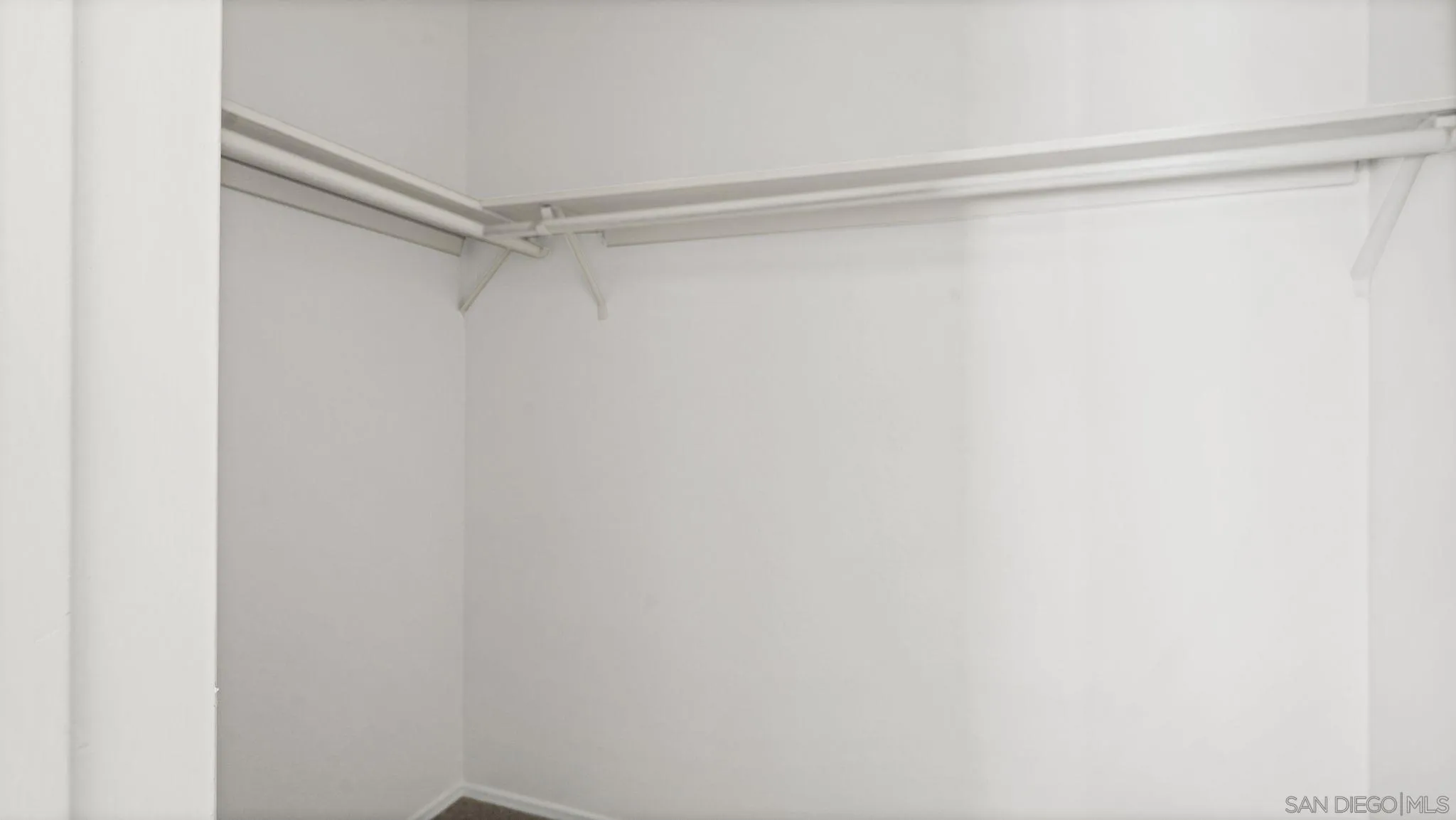 https://cdn.realtyfeed.com/cdn/127/260012543/799cecc6aa1d62f6d834382f41a14d5e.webp
