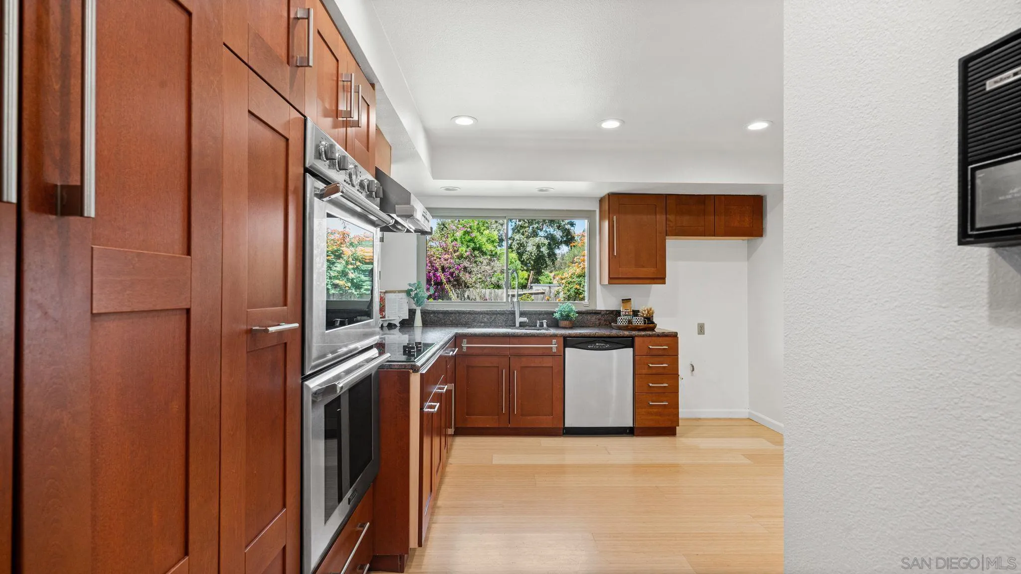https://cdn.realtyfeed.com/cdn/127/260012543/79fc66a3022da6155d4982d7c6b7930c.webp