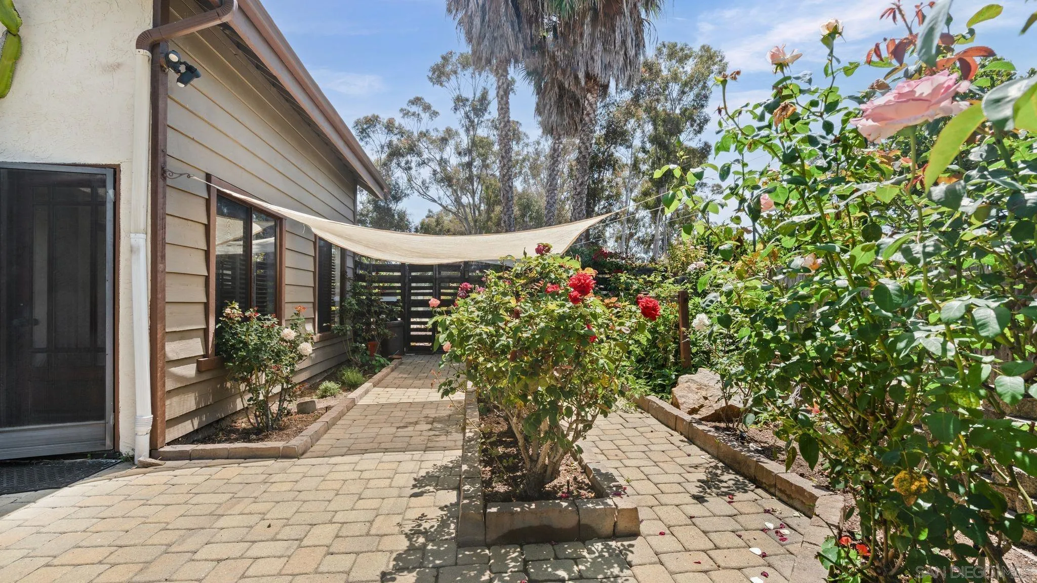 https://cdn.realtyfeed.com/cdn/127/260012543/ee634e1d72384ce7864d5f8922329add.webp