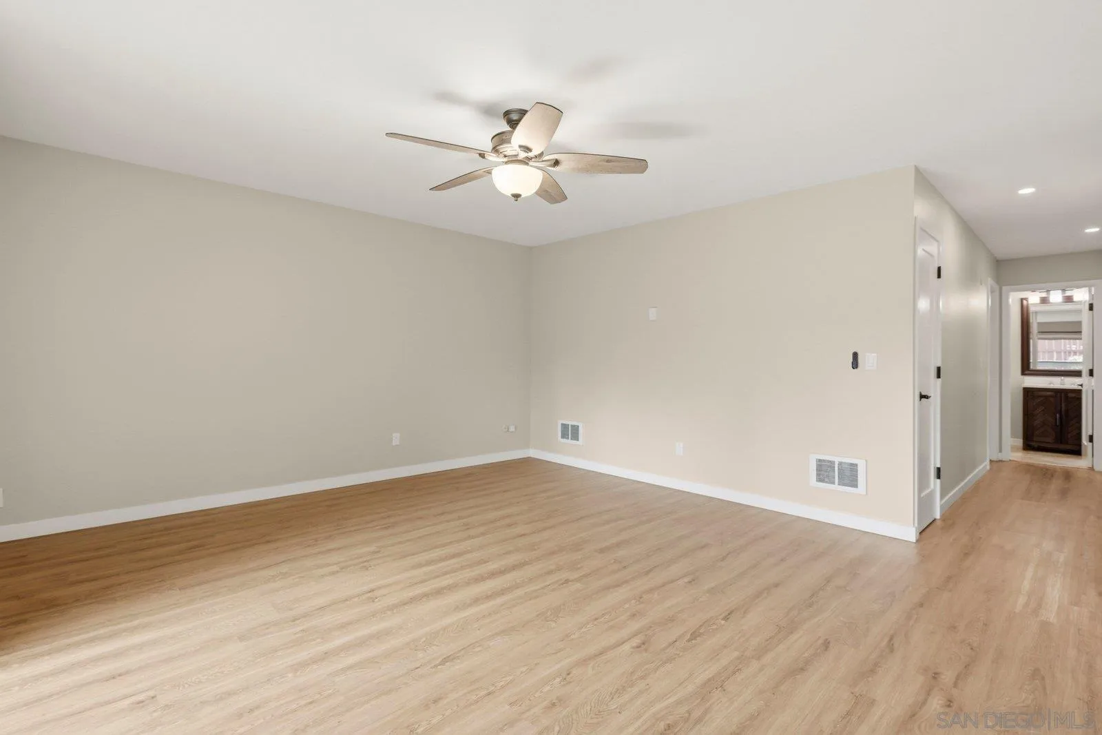 Photo #9: 260012546 Listing: Photo #9