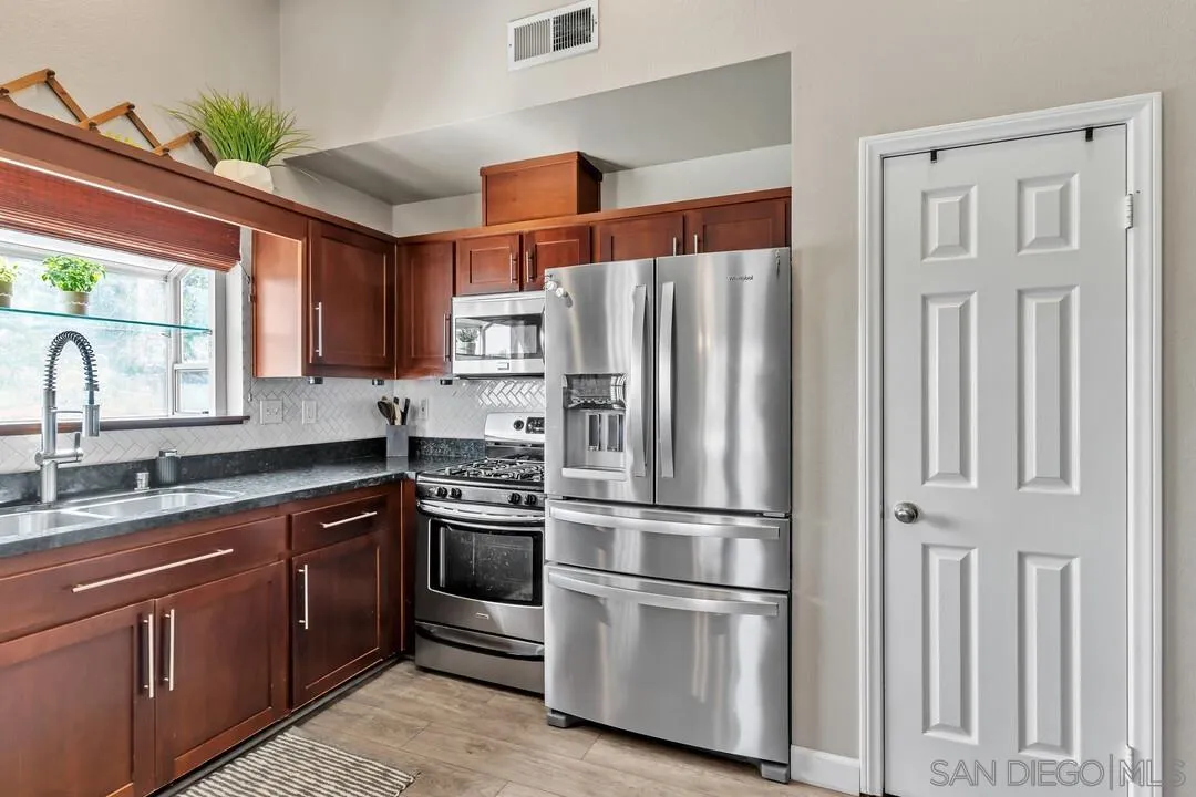 https://cdn.realtyfeed.com/cdn/127/260012550/90dc0aaaac1b8c16606bdabee7d1badd.webp