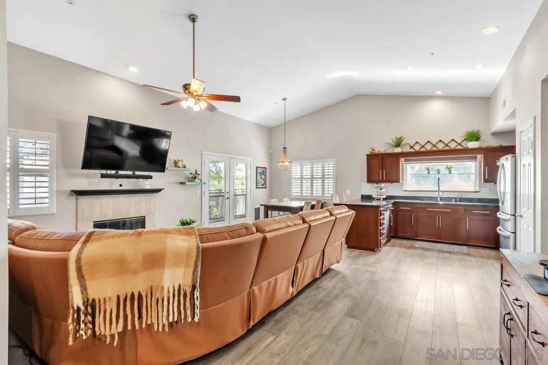 https://cdn.realtyfeed.com/cdn/127/260012550/e4f4d1ba7c7e90ca6fab9d6485f8d5fa.webp