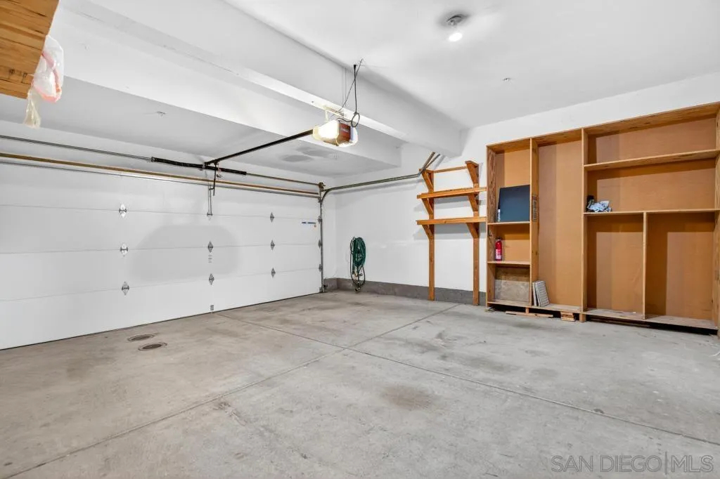 https://cdn.realtyfeed.com/cdn/127/260012551/c4c68c9436dddeeca4e9c38fbe515b7f.webp