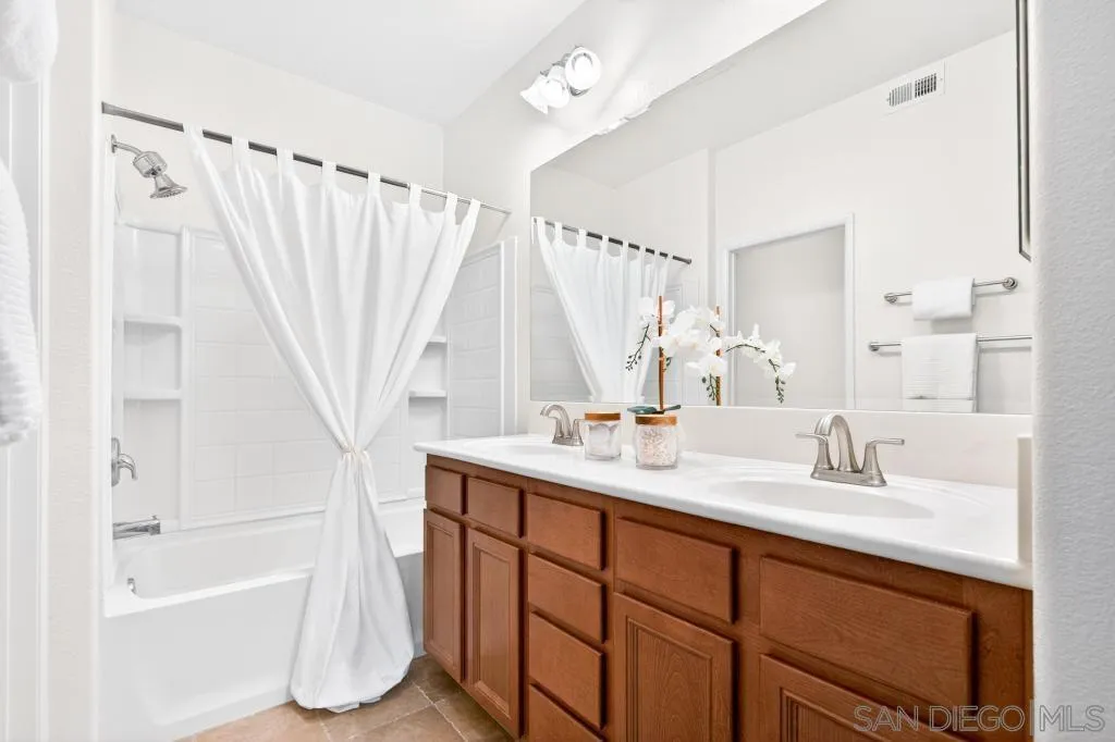 https://cdn.realtyfeed.com/cdn/127/260012551/cf869908c2c8ccd0ff950b3e3c7f1f6a.webp