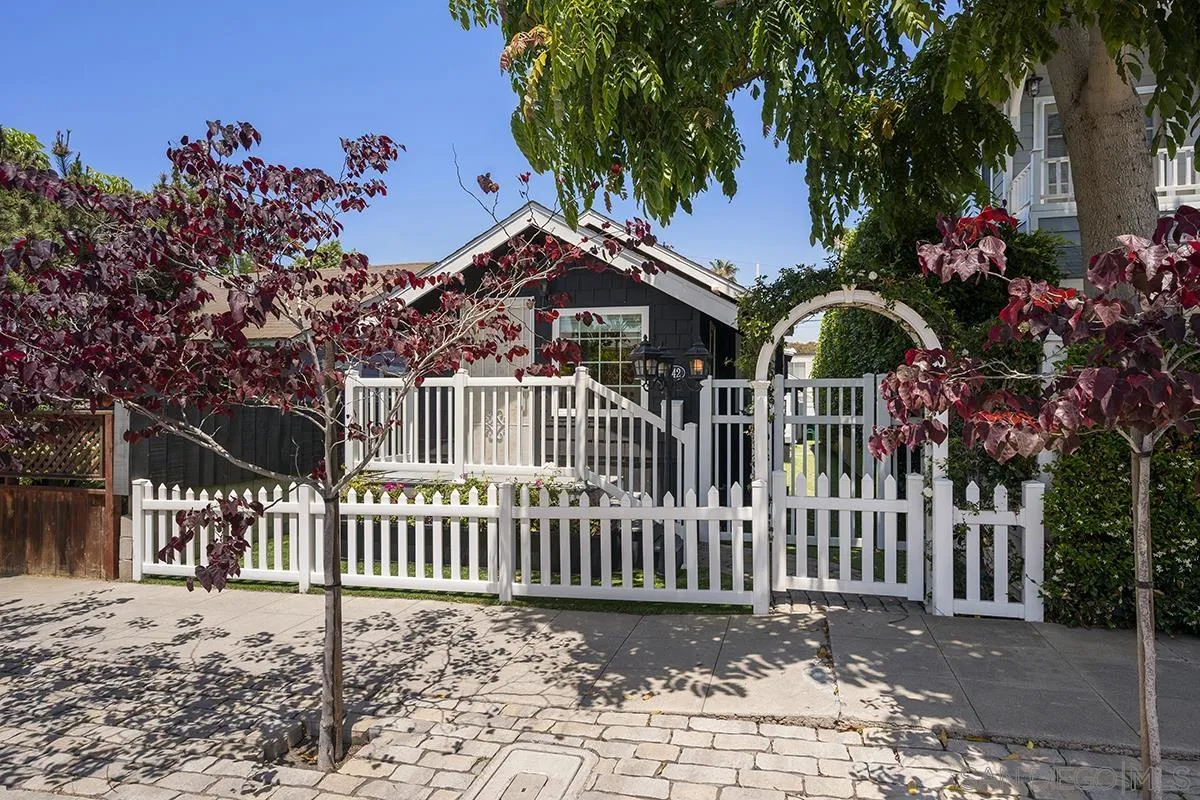 https://cdn.realtyfeed.com/cdn/127/260012553/cb148539a9bac9e462eea552ddb69586.webp