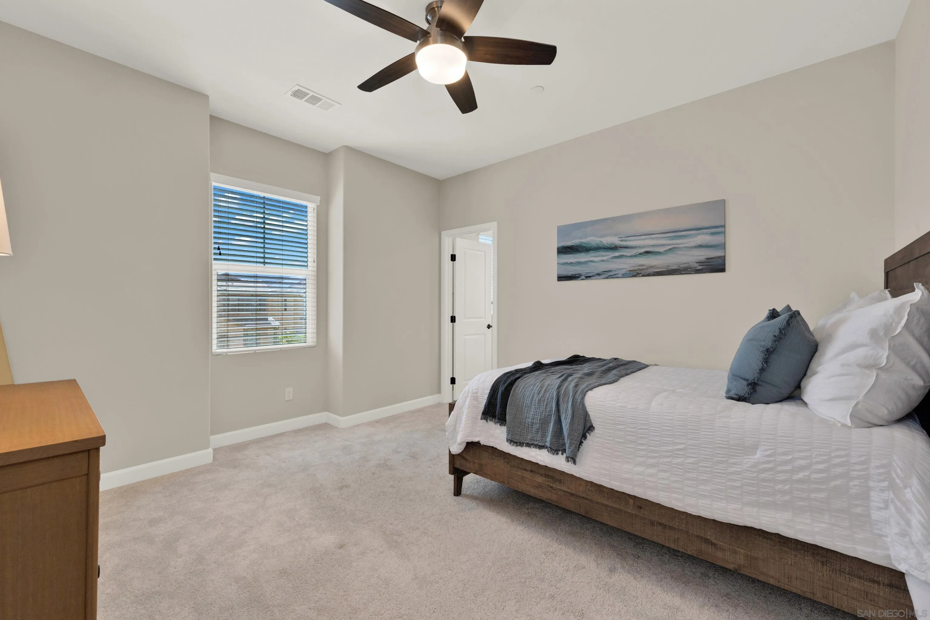 https://cdn.realtyfeed.com/cdn/127/260012554/37cdf7354f3f44b55447341913c3b7df.webp