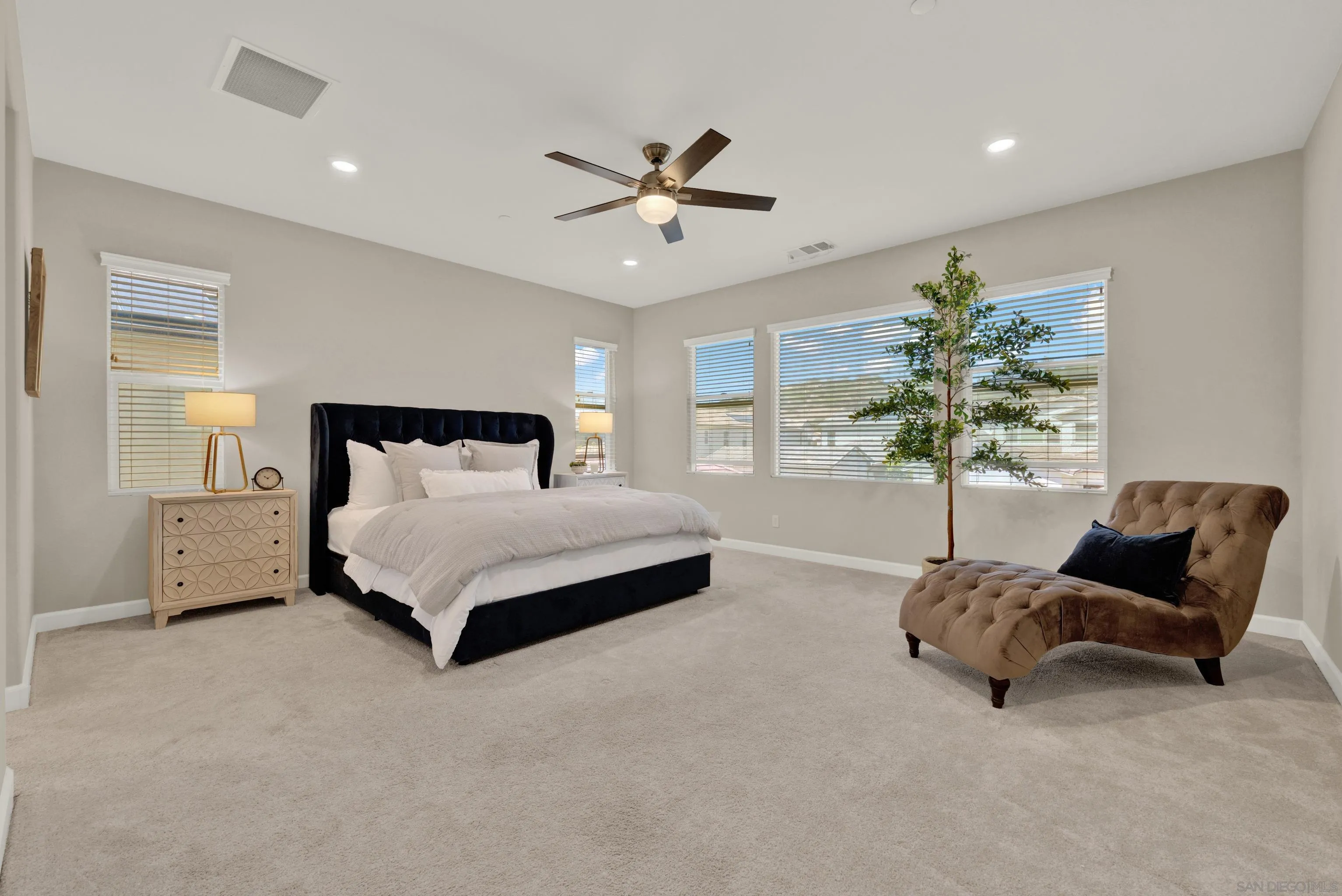 https://cdn.realtyfeed.com/cdn/127/260012554/aba73ce336f75155fd273ef51bc75b01.webp