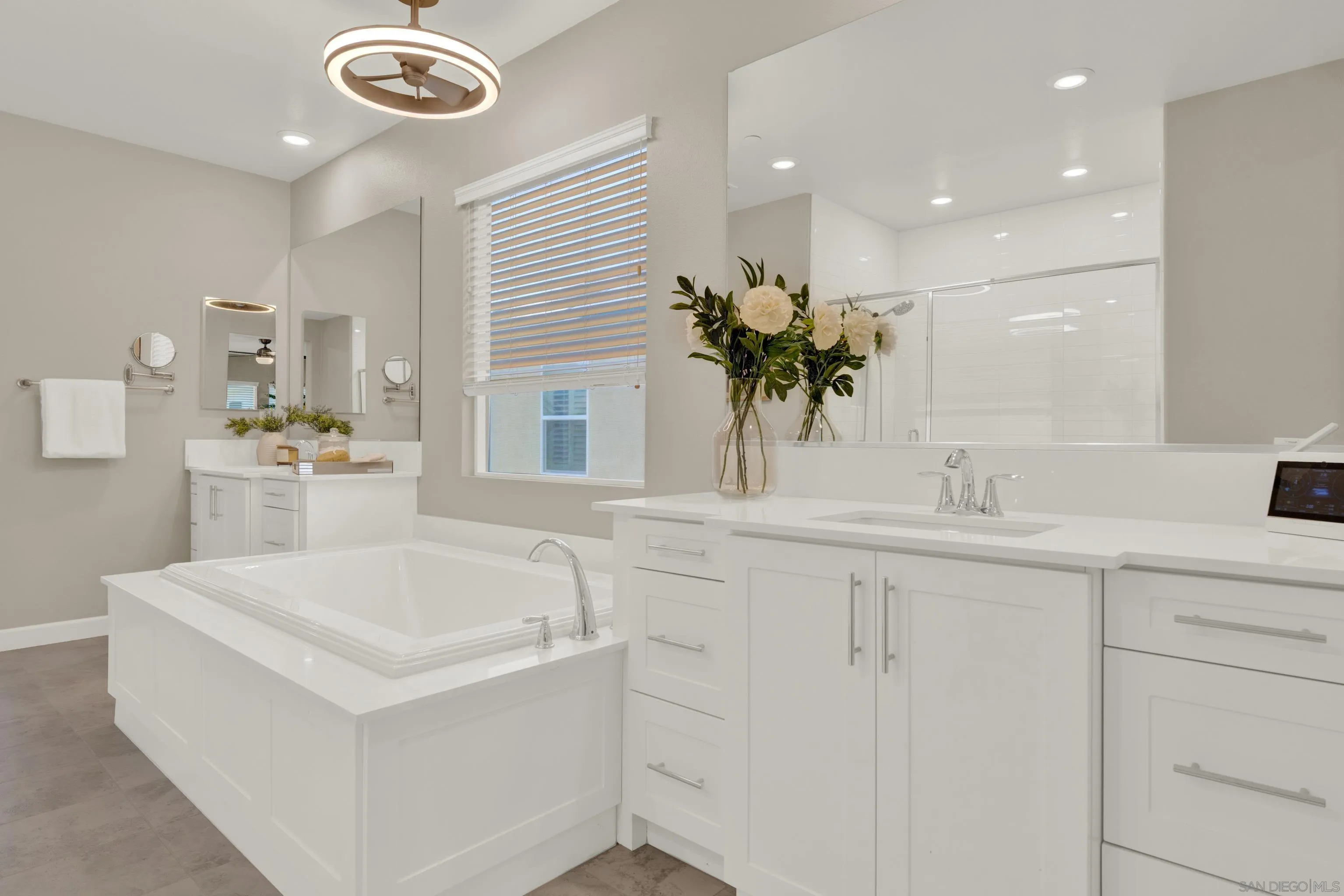 https://cdn.realtyfeed.com/cdn/127/260012554/c268116f5fb61d91e3d8d73323660923.webp