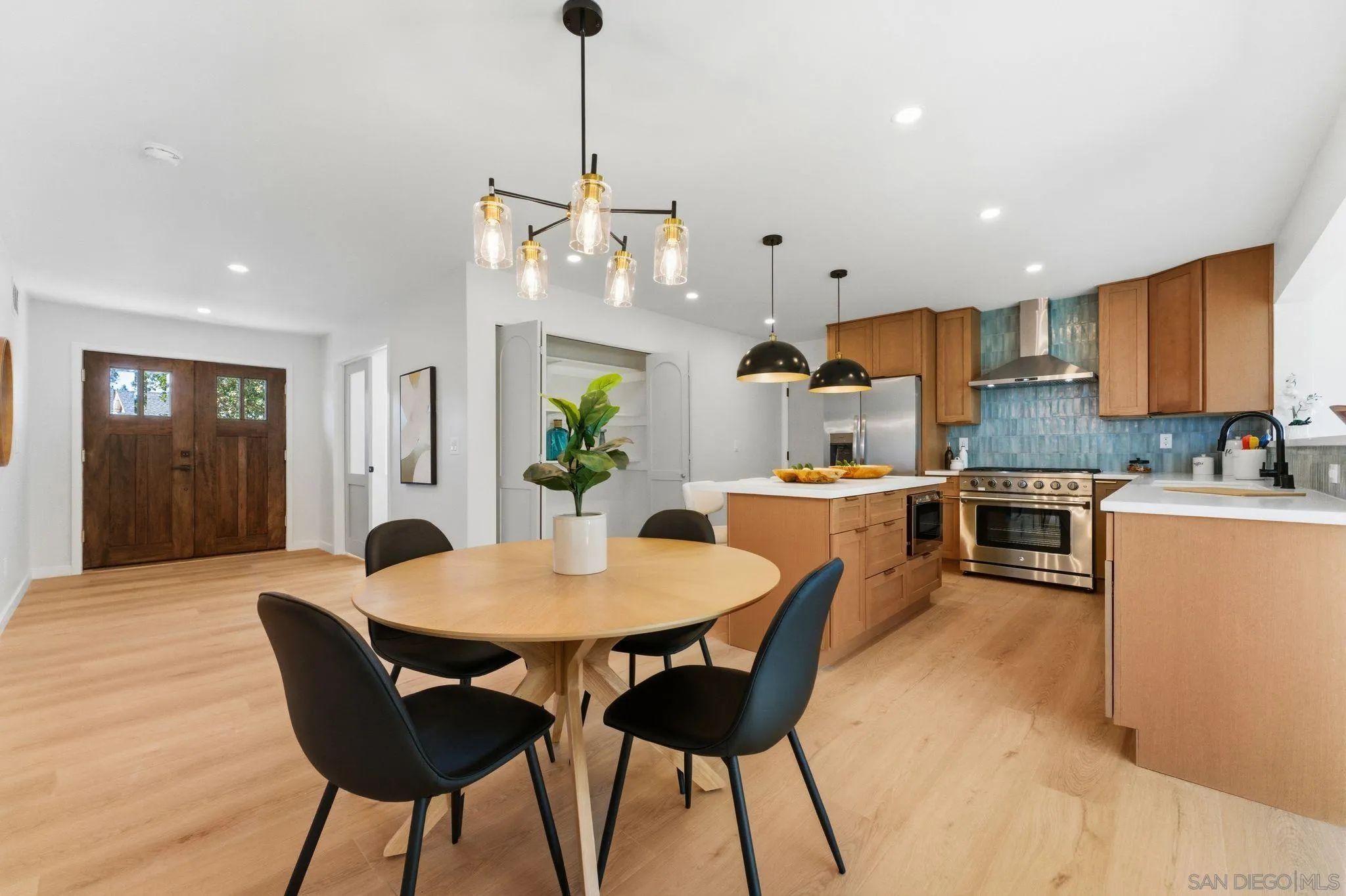 https://cdn.realtyfeed.com/cdn/127/260012557/35b32d231bc32a09bc5ad3e63aab8ae9.webp