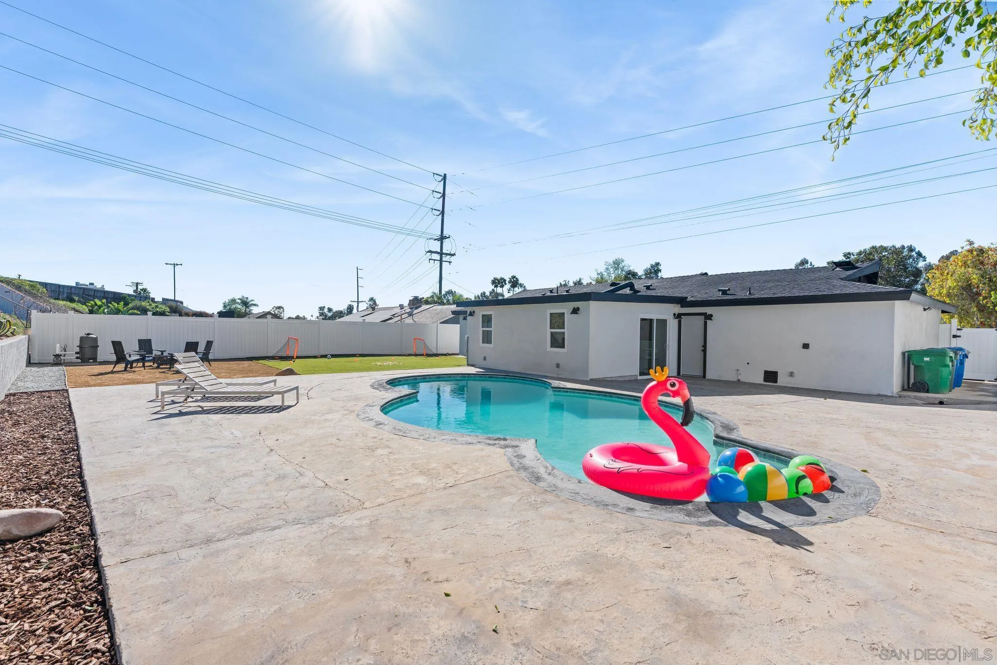 https://cdn.realtyfeed.com/cdn/127/260012557/844a200c6f9f9ed3f0aaff02268403dd.webp