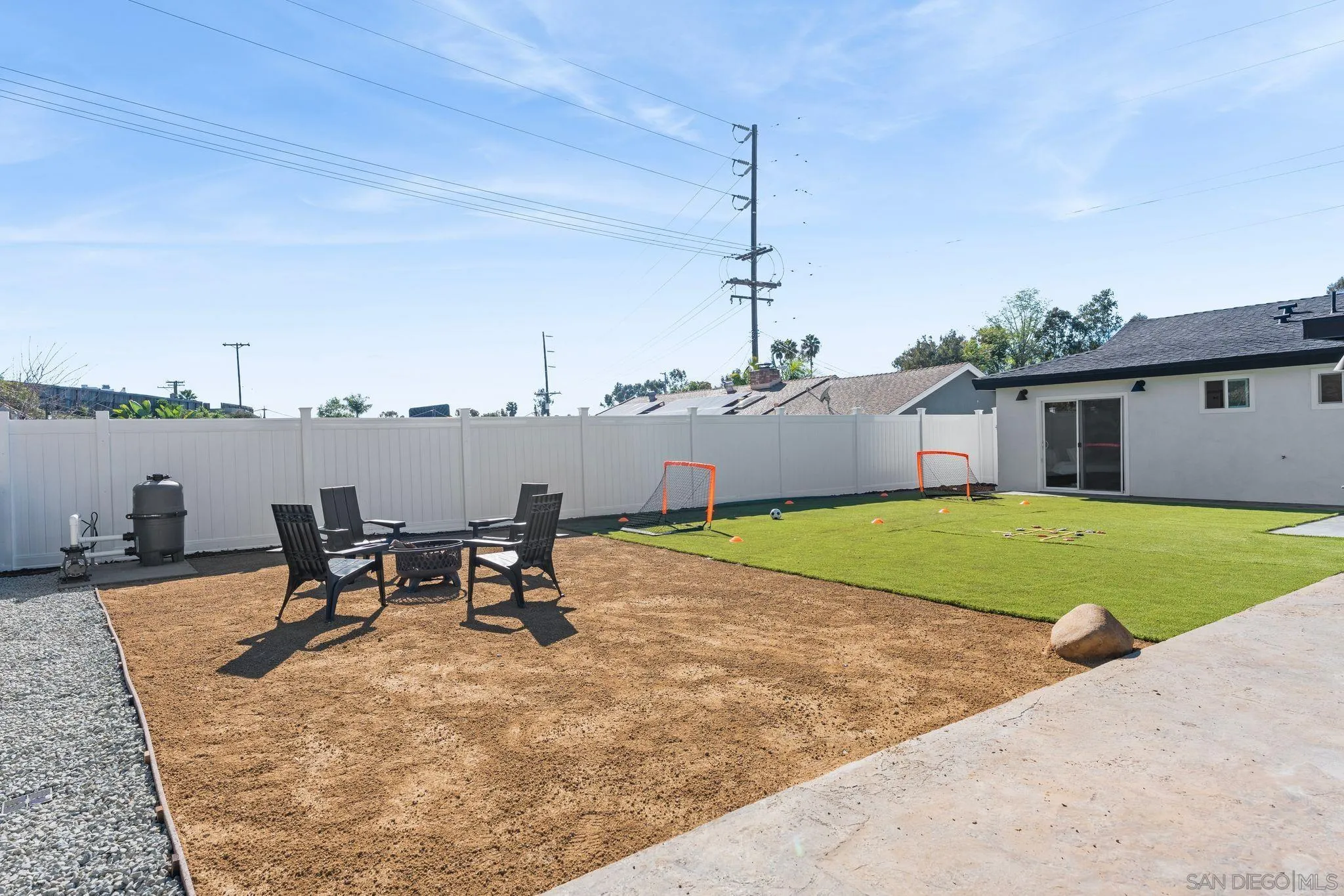 https://cdn.realtyfeed.com/cdn/127/260012557/cb5454c5685c427578710ba7ea293d89.webp