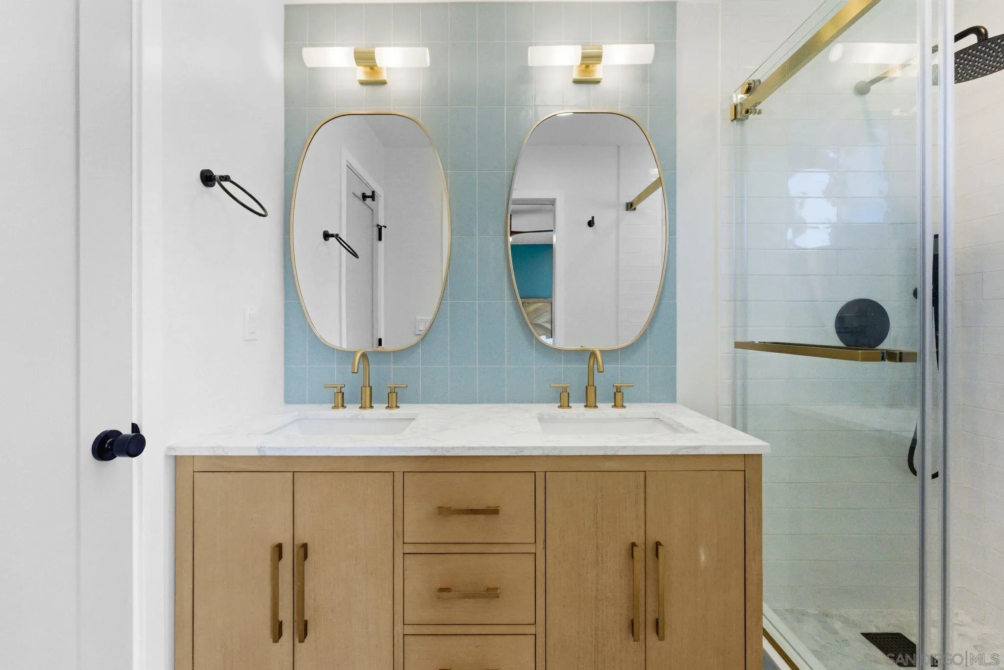 https://cdn.realtyfeed.com/cdn/127/260012557/cef2632c3e2438d93984d5432e4e8876.webp
