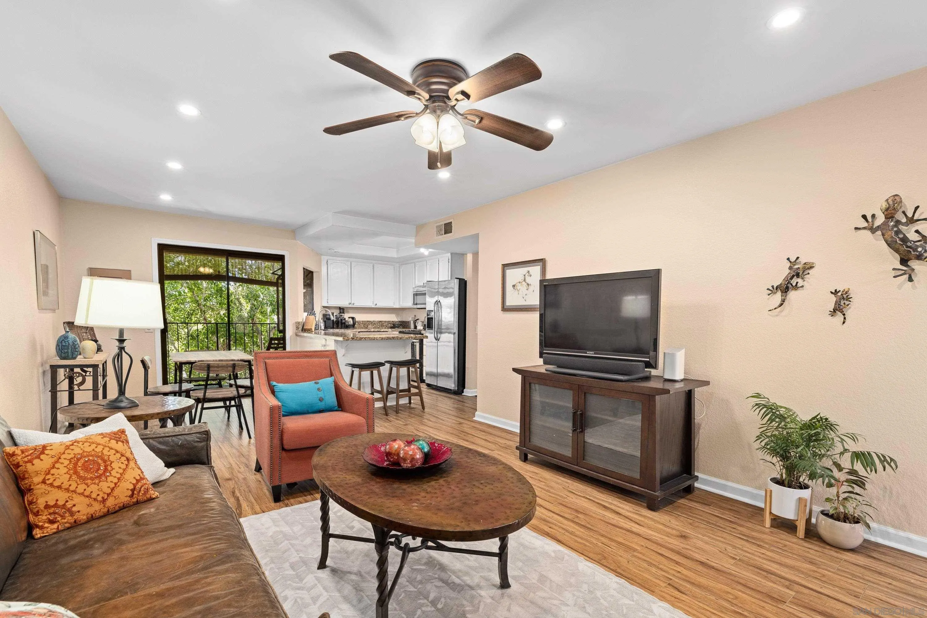 https://cdn.realtyfeed.com/cdn/127/260012561/b7211bafb7074e8efef4fd7d222d1016.webp