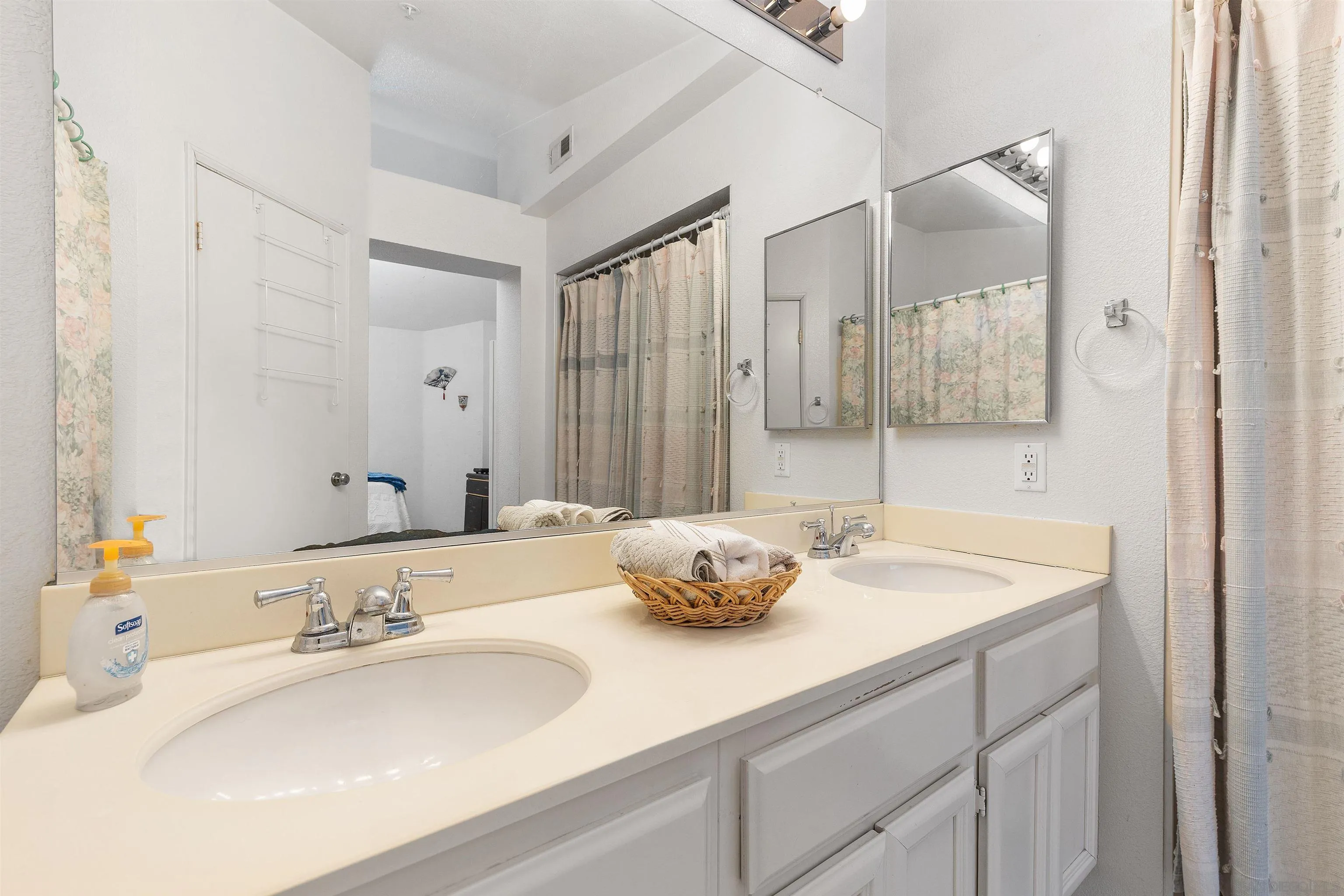 Photo #27: 260012563 Listing: Photo #27