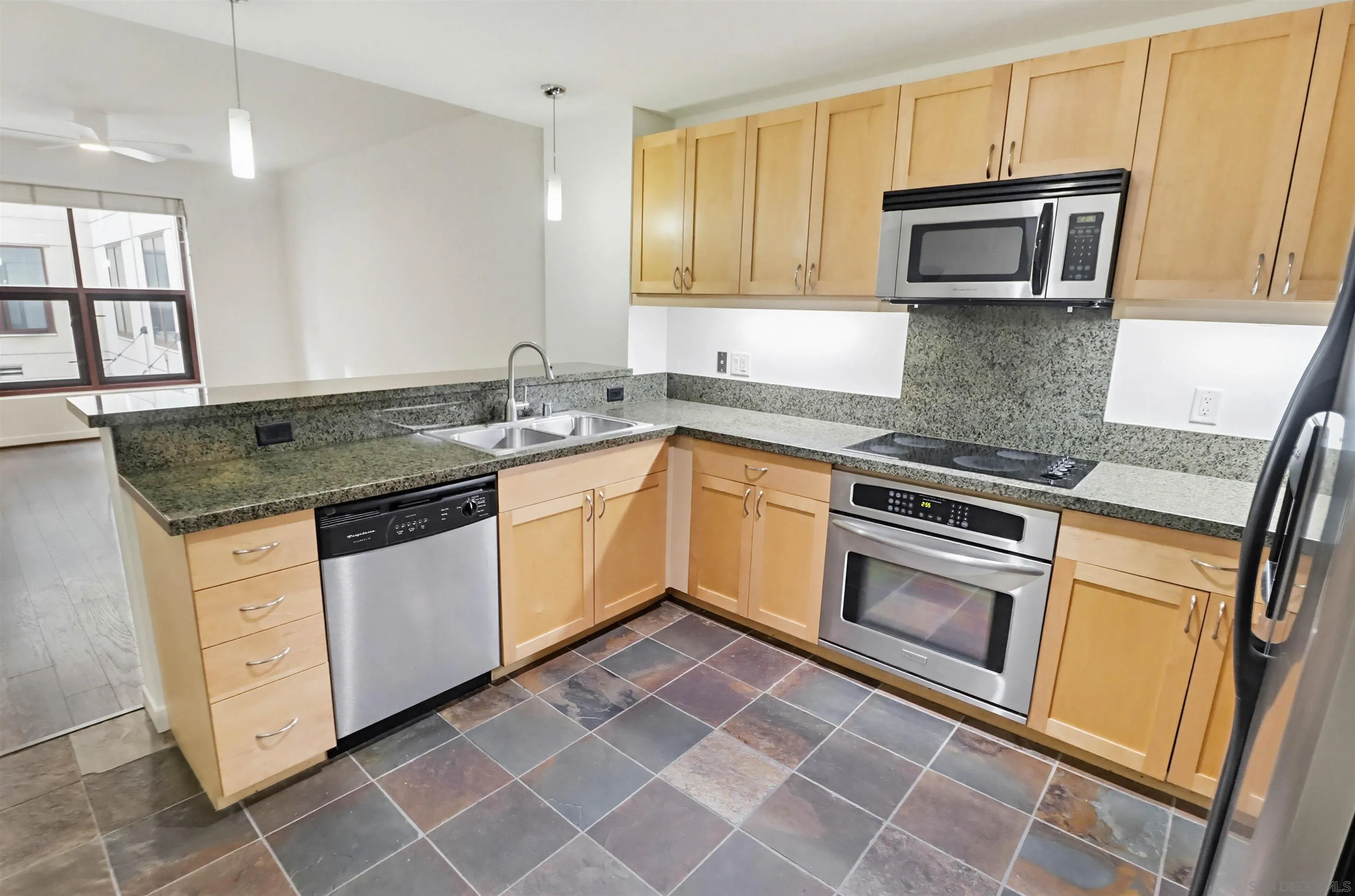 Photo #4: 260012566 Listing: Photo #4