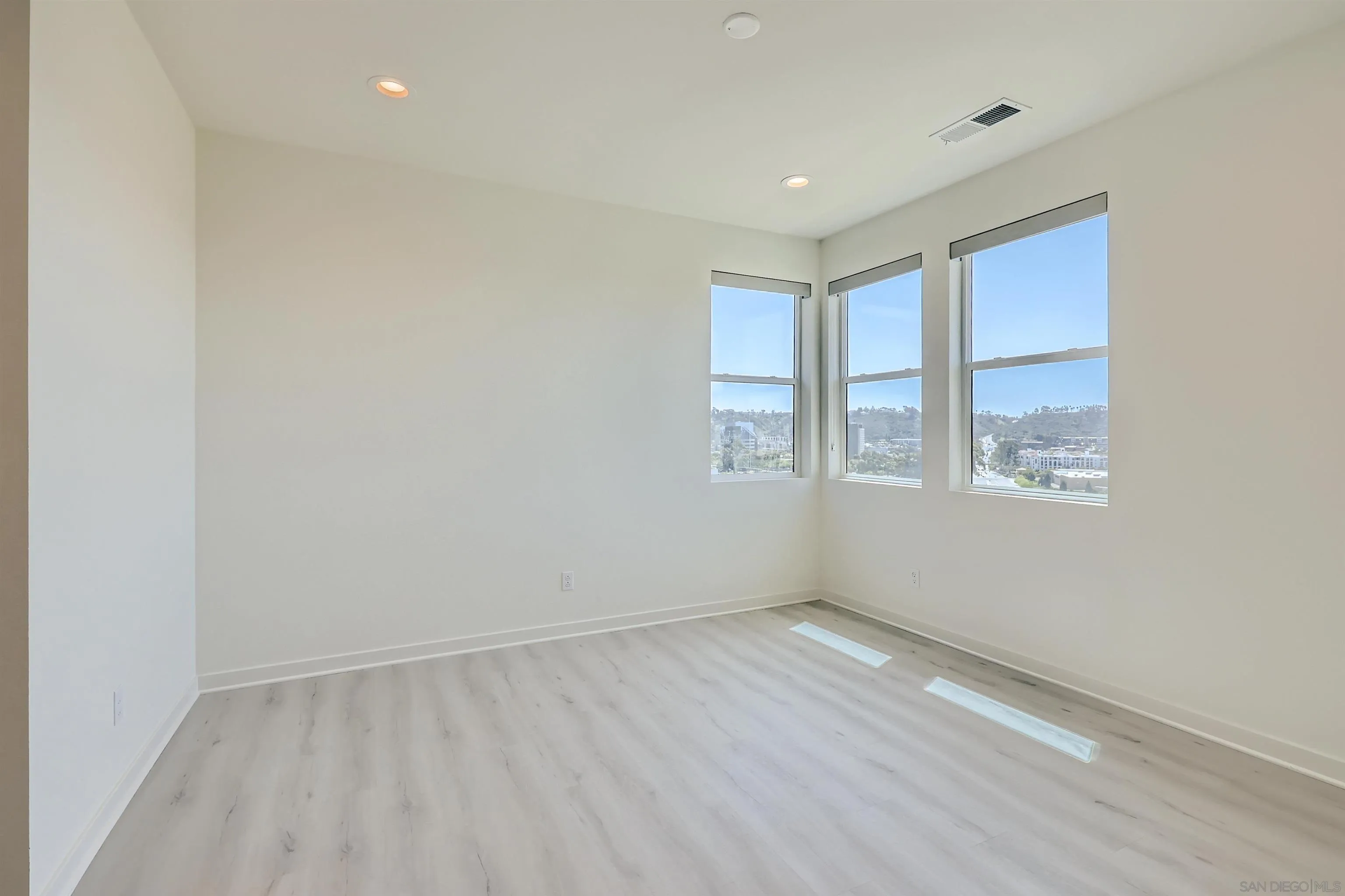 Photo #9: 260012567 Listing: Photo #9