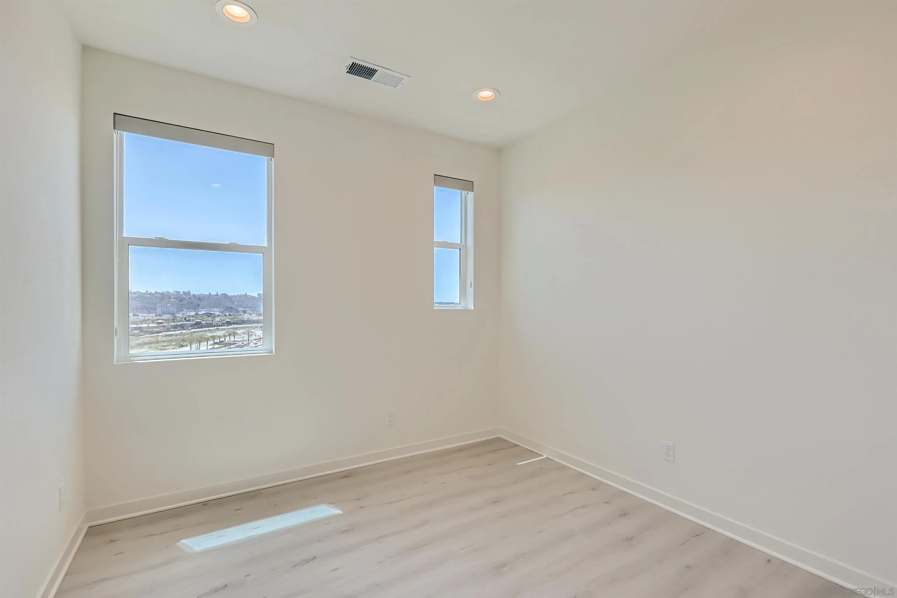 Photo #12: 260012567 Listing: Photo #12