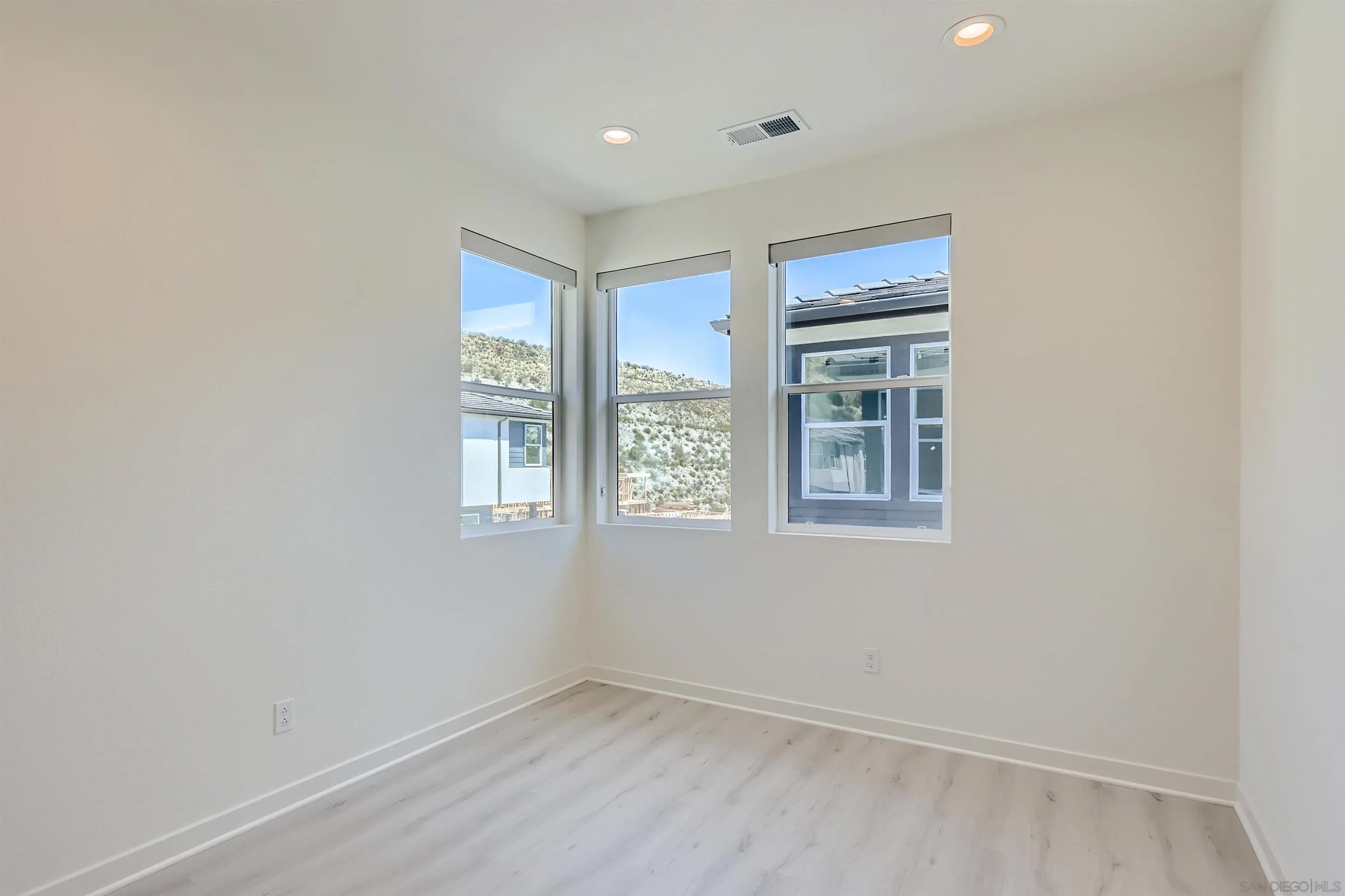 Photo #11: 260012567 Listing: Photo #11