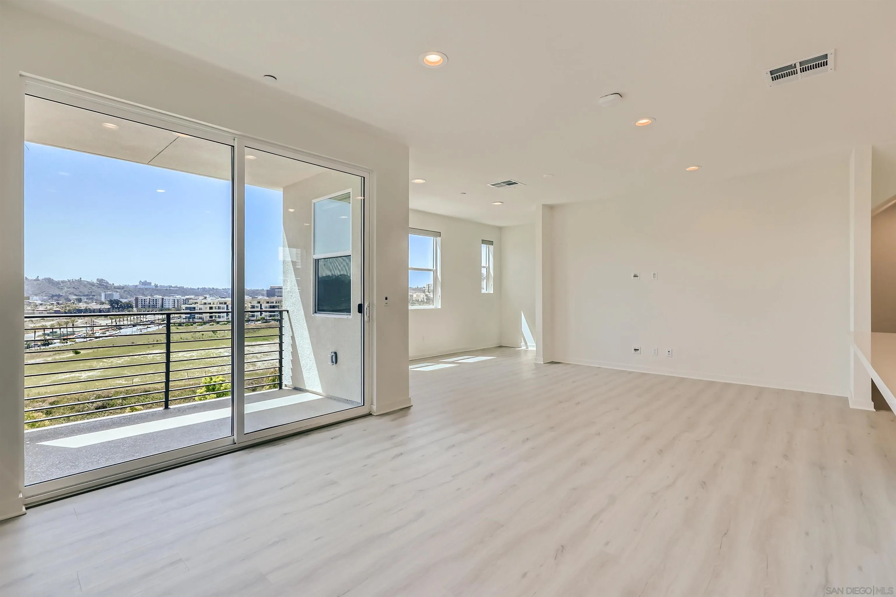 Photo #1: 260012567 Listing: Photo #1