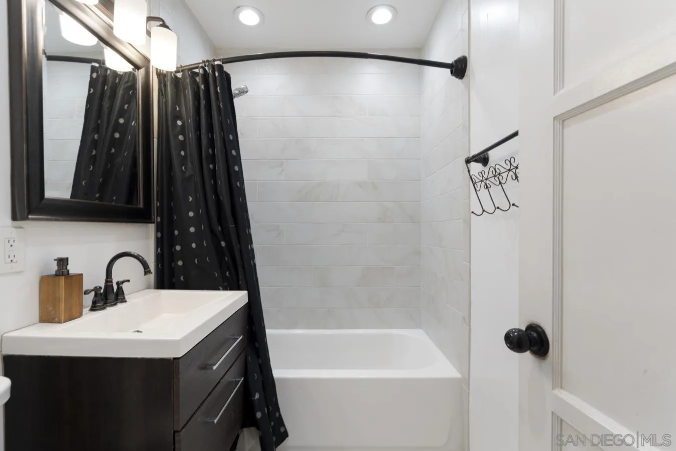 https://cdn.realtyfeed.com/cdn/127/260012568/09d55a1c05facf29f379698e876a6174.webp