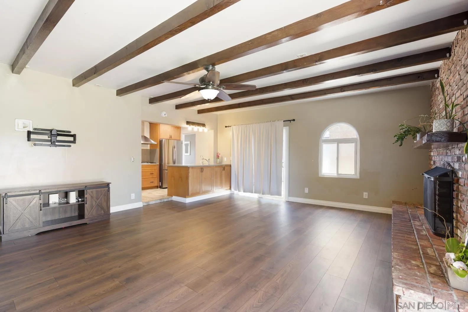 https://cdn.realtyfeed.com/cdn/127/260012568/558d21ae385d94592347f5451e8bb331.webp