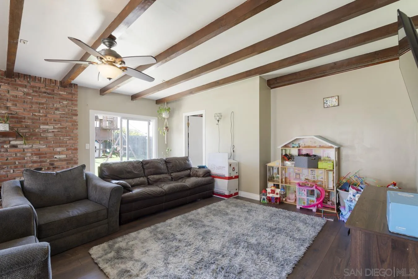 https://cdn.realtyfeed.com/cdn/127/260012568/8d2f5d432980e5e305e16cc411c28383.webp