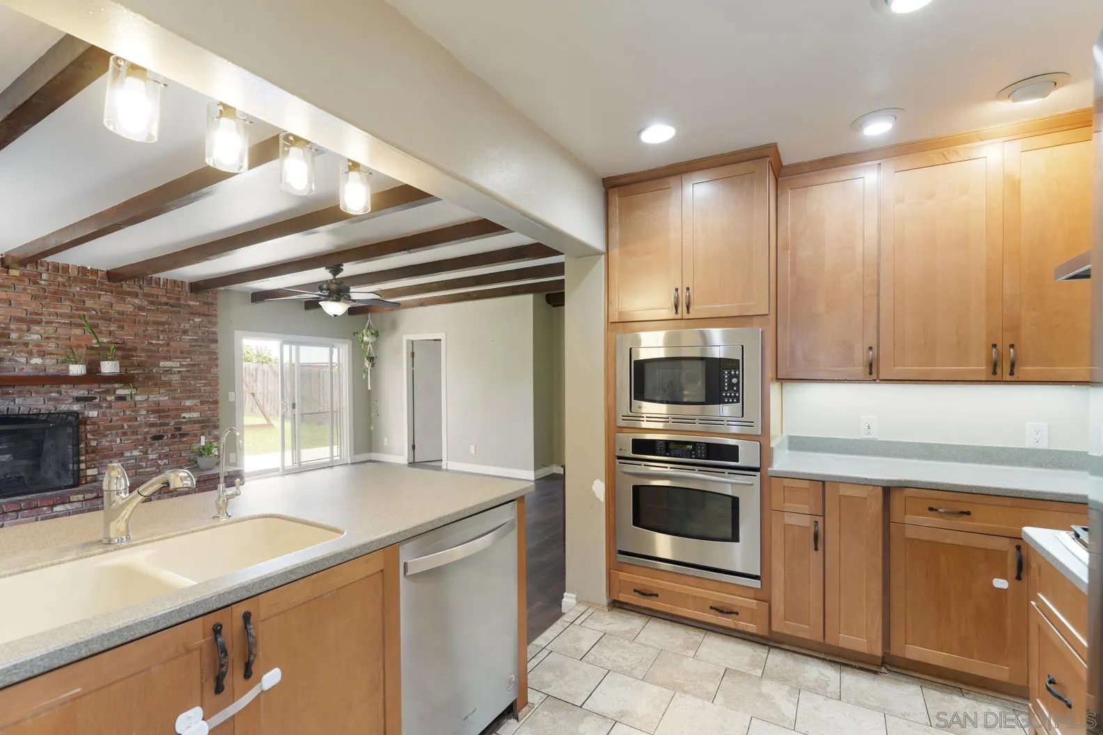 https://cdn.realtyfeed.com/cdn/127/260012568/cdc8d6efe56cfdcc4f3054ee98772673.webp