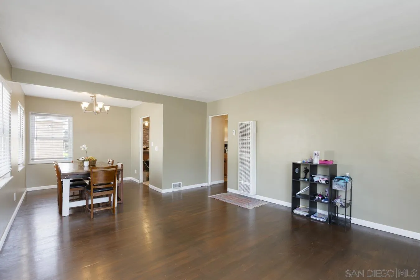 https://cdn.realtyfeed.com/cdn/127/260012568/d027e905eb0b6694569fa2ef47c057fa.webp