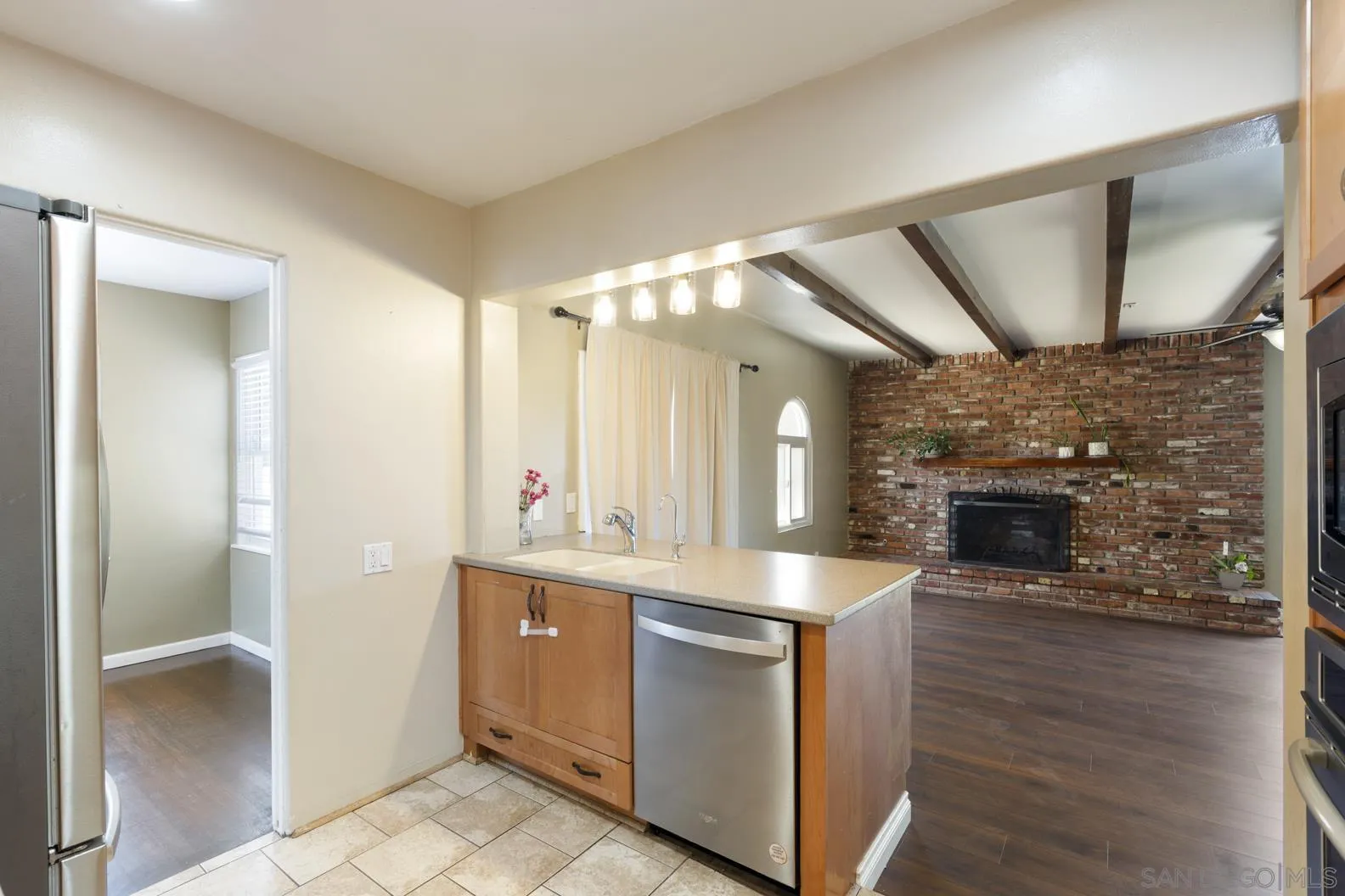 https://cdn.realtyfeed.com/cdn/127/260012568/dfb82c72d4f111db4d2090caefc23113.webp