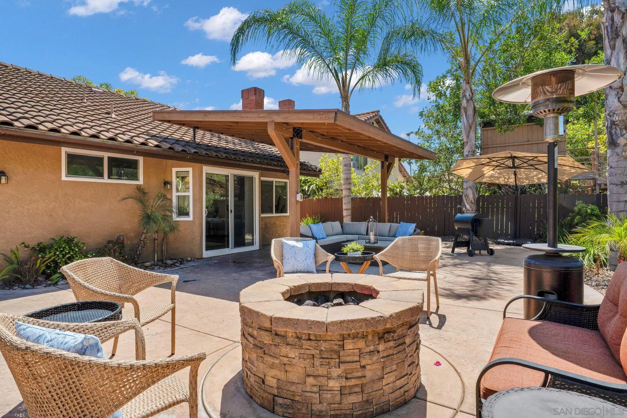 https://cdn.realtyfeed.com/cdn/127/260012571/4dfd55770b52abdbea432af34f1458df.webp
