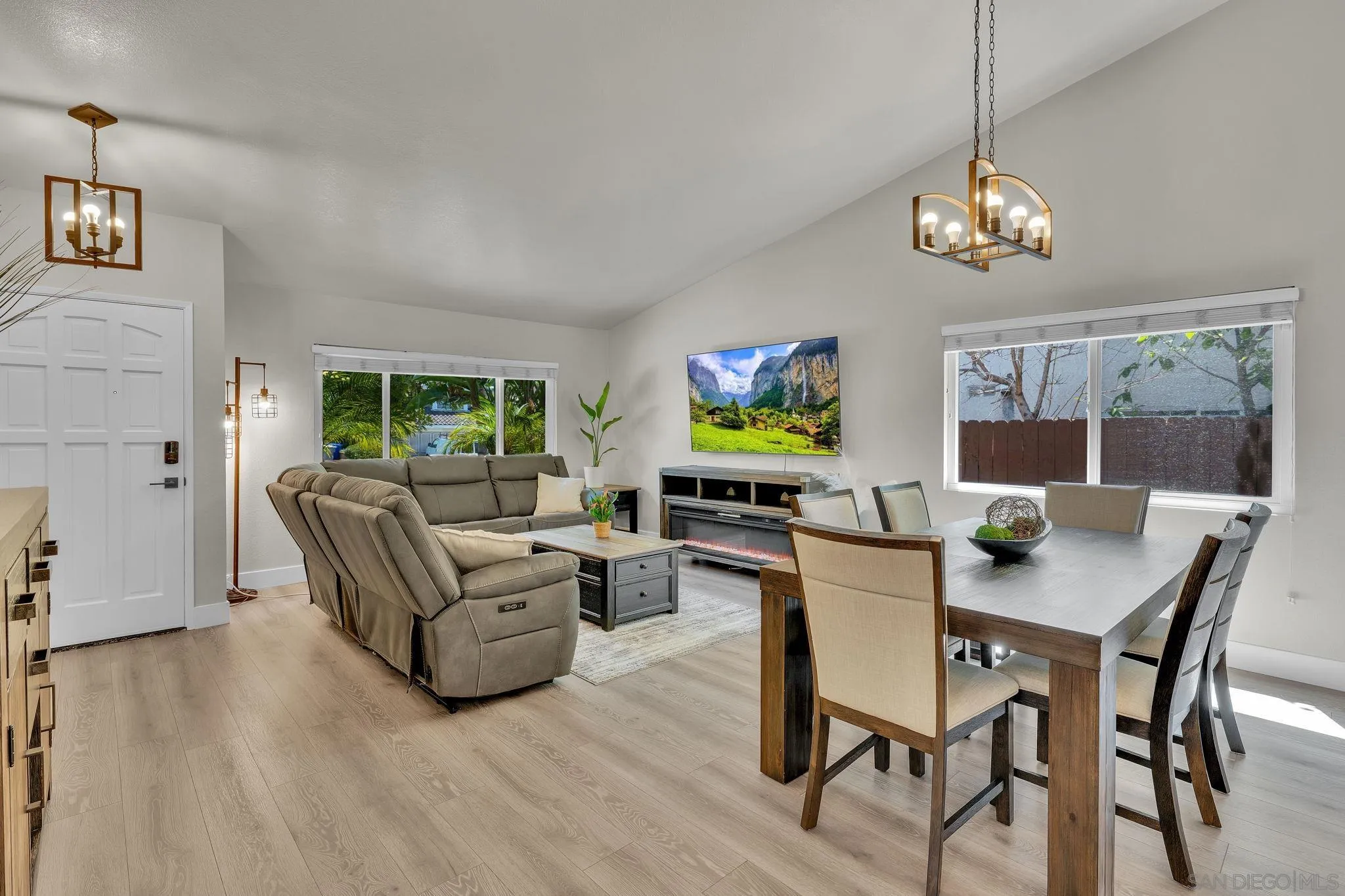 https://cdn.realtyfeed.com/cdn/127/260012571/89736d7ce35ef21ba88634968fe51c87.webp