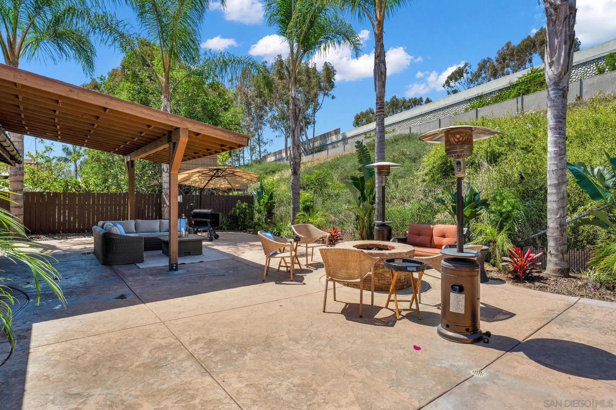 https://cdn.realtyfeed.com/cdn/127/260012571/a4d27f2c8fcc6ca663b1d219e55f1498.webp