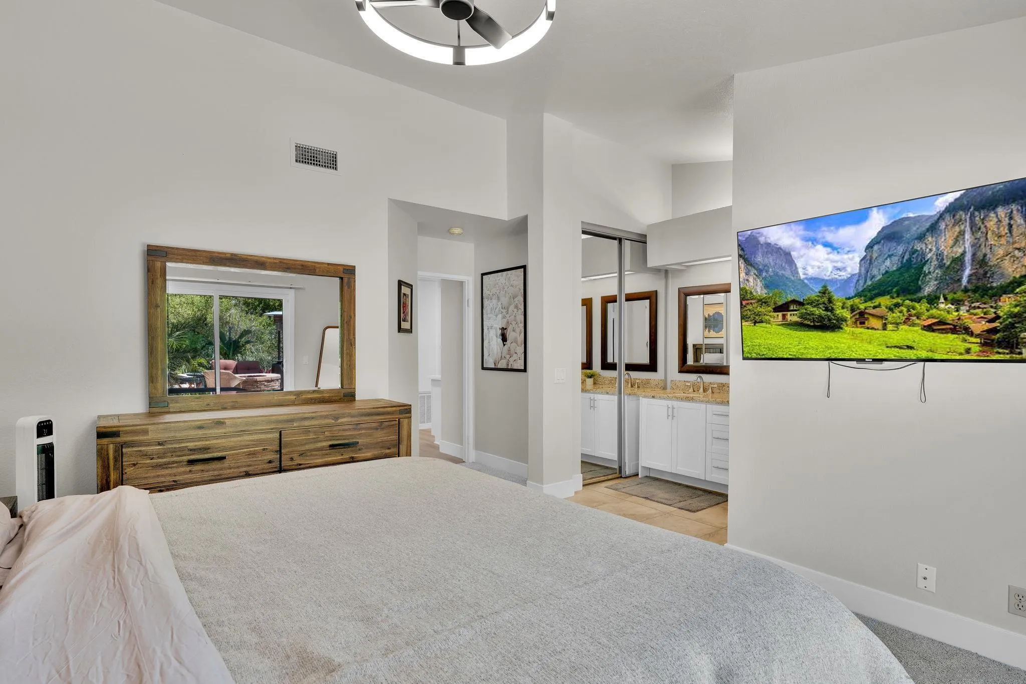https://cdn.realtyfeed.com/cdn/127/260012571/aee7b5bd35e515f2a39365008beb71d3.webp