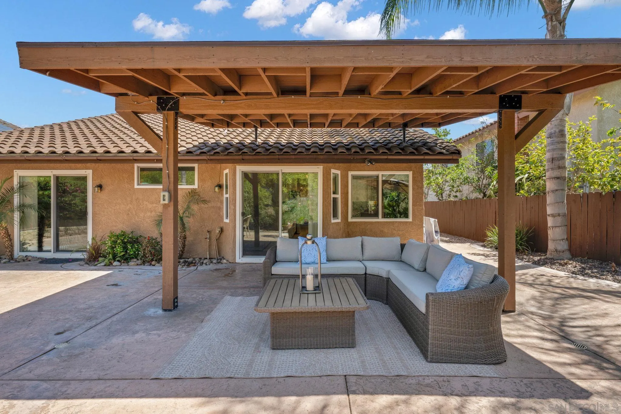 https://cdn.realtyfeed.com/cdn/127/260012571/ca6154f4b8917e78d3ff375c207b6f3e.webp