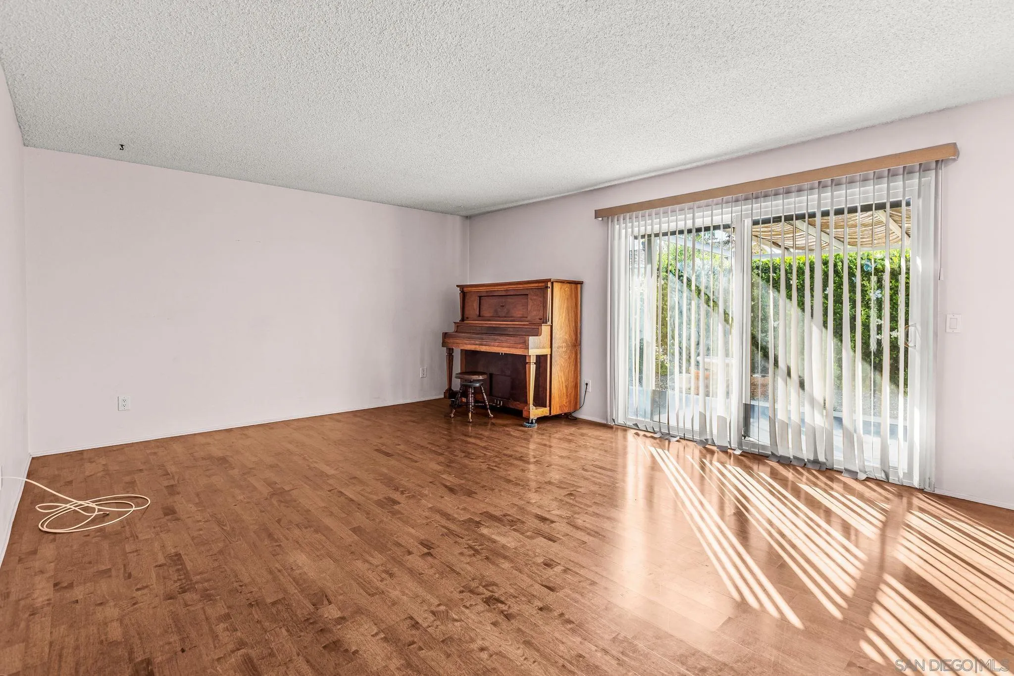 Photo #8: 260012572 Listing: Photo #8