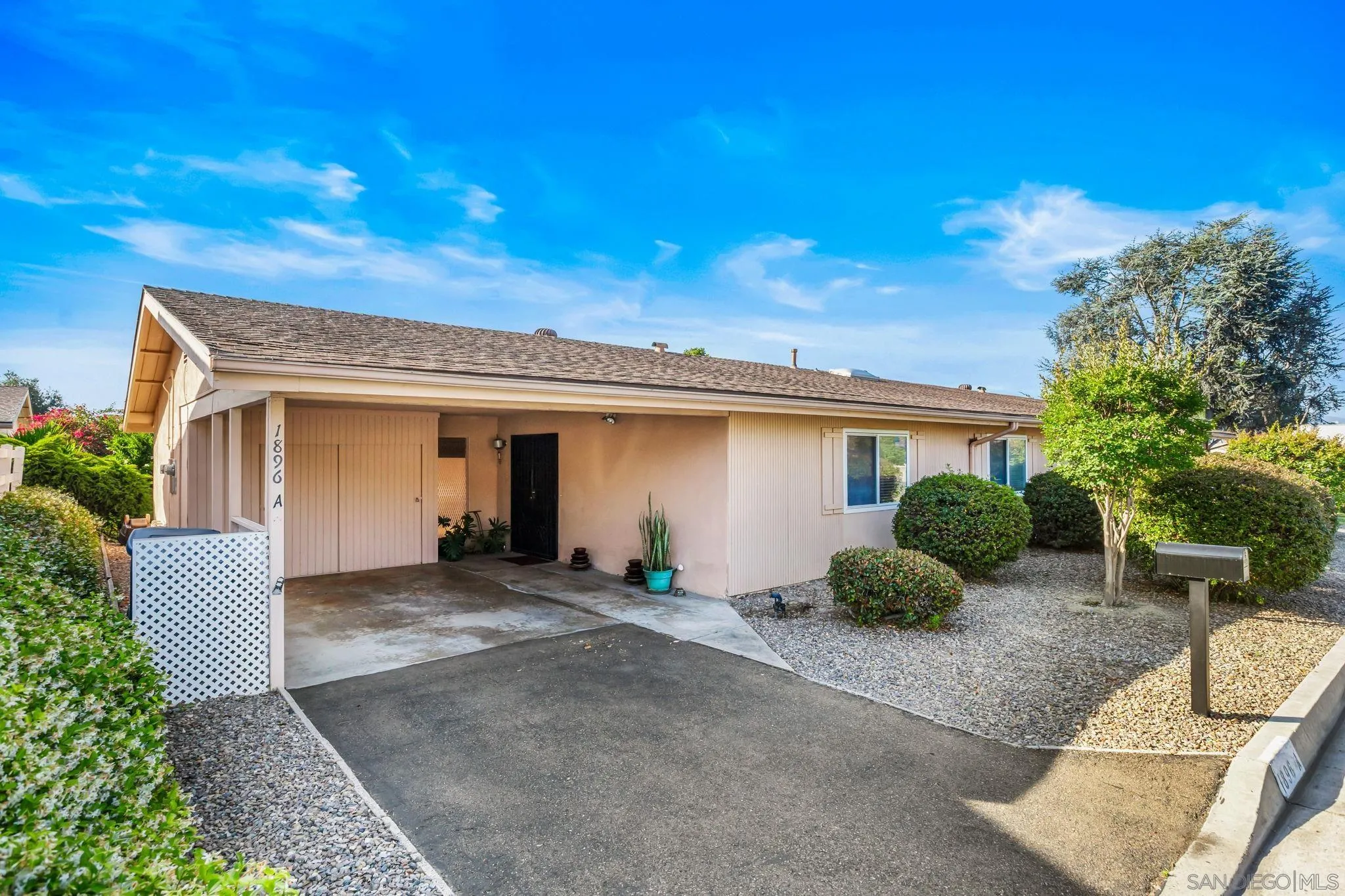 Photo #1: 260012572 Listing: Photo #1