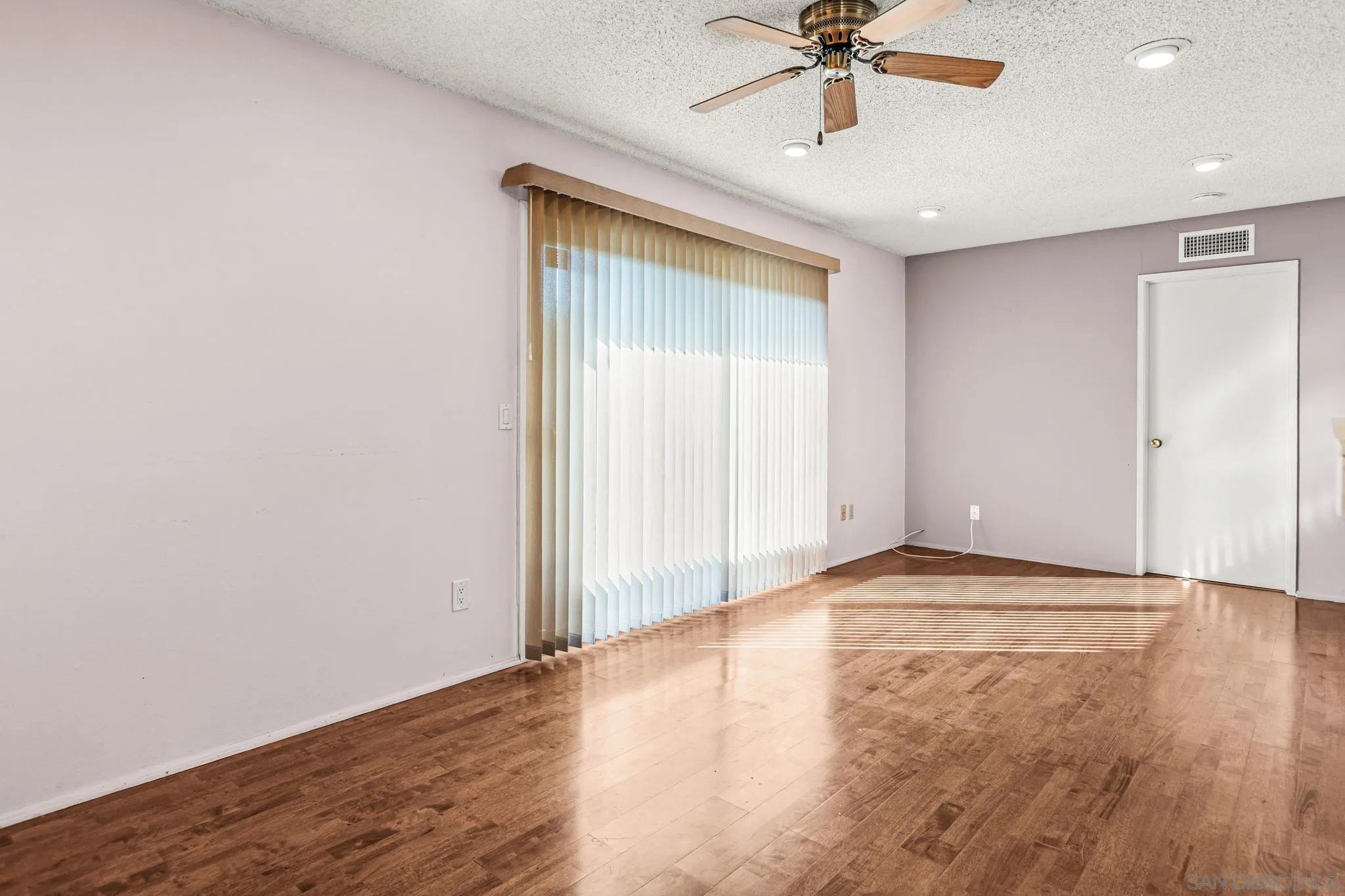 Photo #13: 260012572 Listing: Photo #13