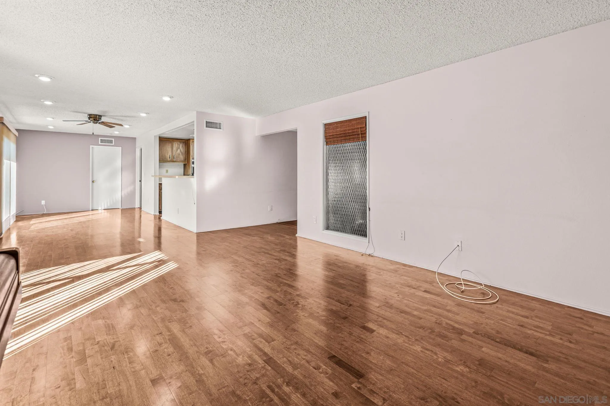 Photo #12: 260012572 Listing: Photo #12