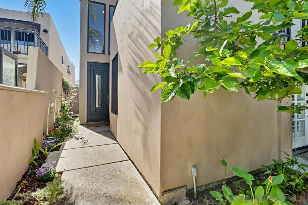 https://cdn.realtyfeed.com/cdn/127/260012575/341dd3edf968cab00afc58445002dadf.webp