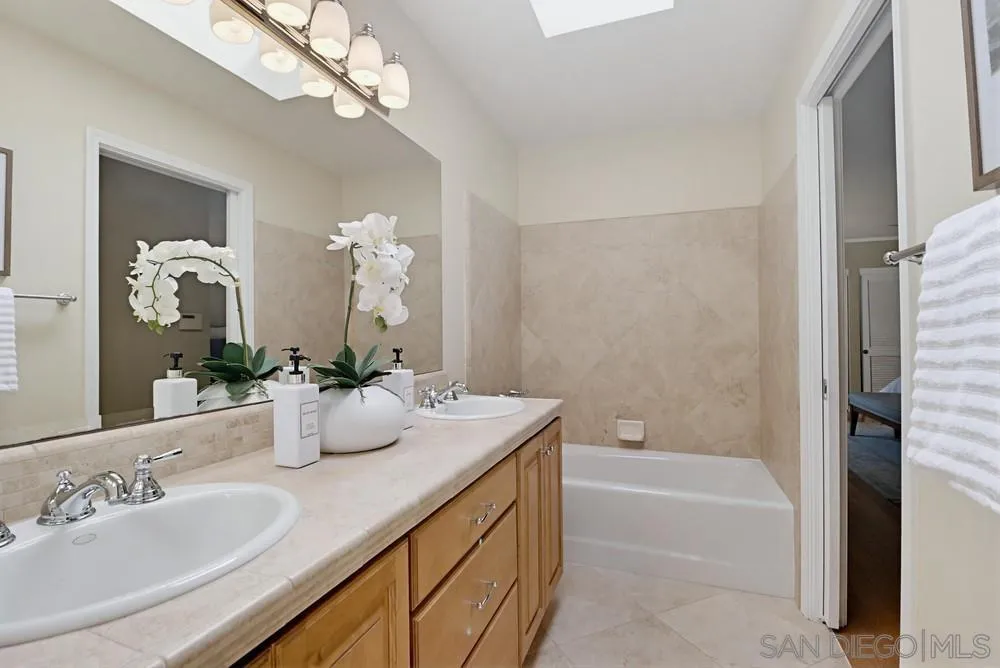 https://cdn.realtyfeed.com/cdn/127/260012575/8104b21f5a6accf8b0d378e047f9d23e.webp